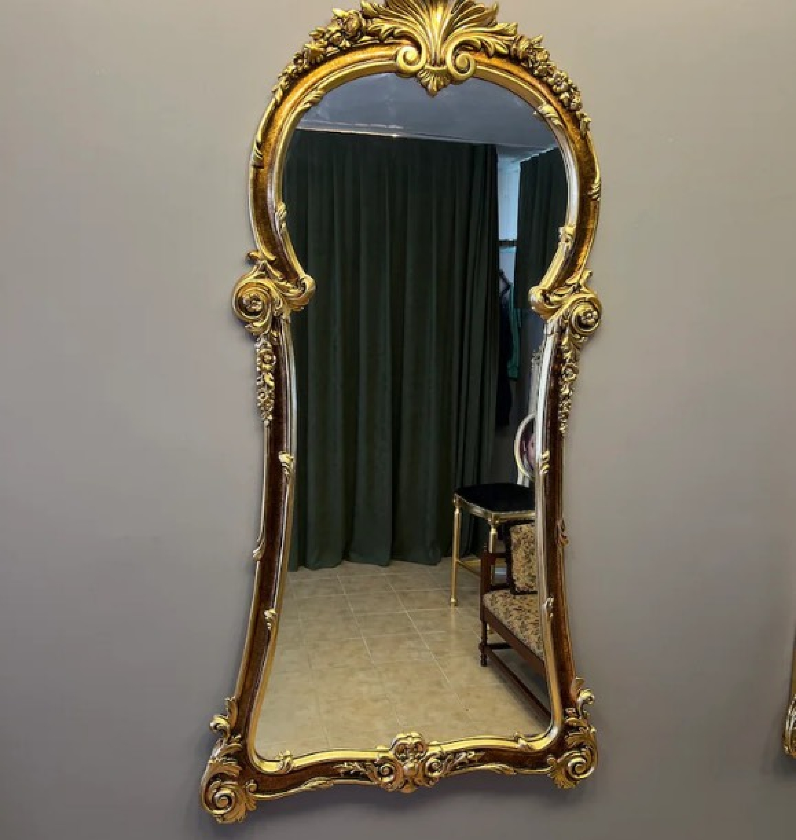 keyhole mirror
