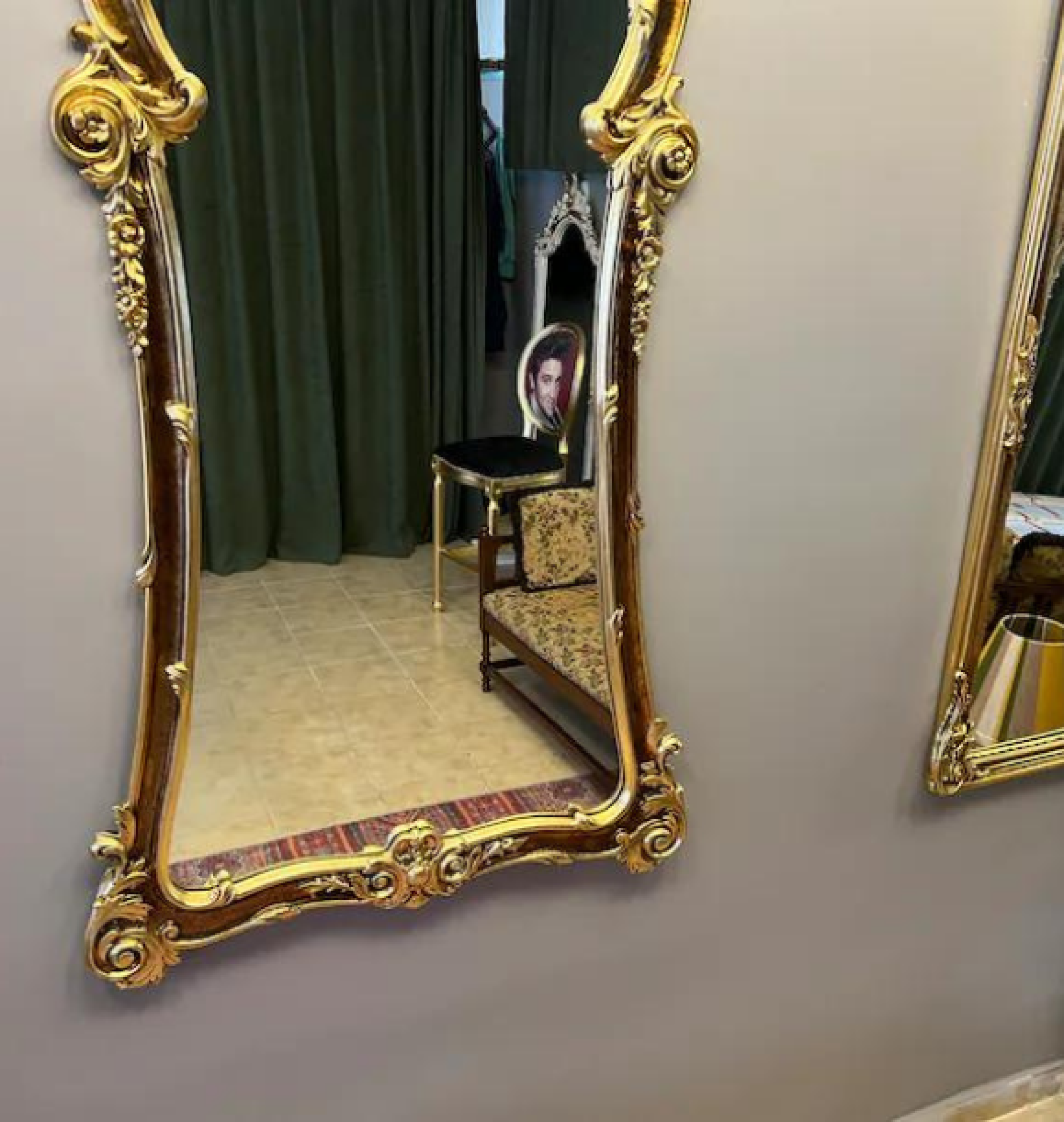 keyhole mirror