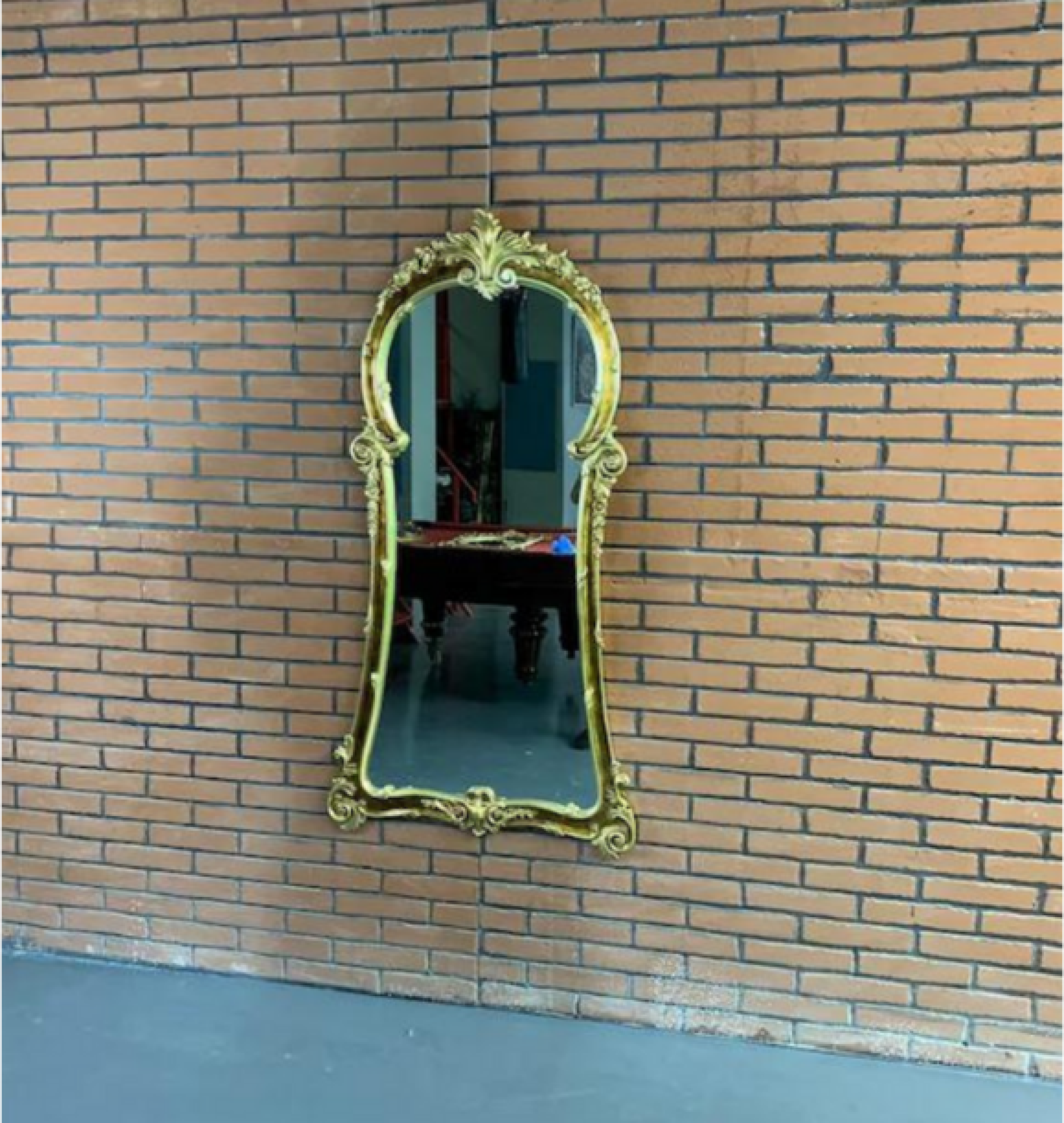 keyhole mirror