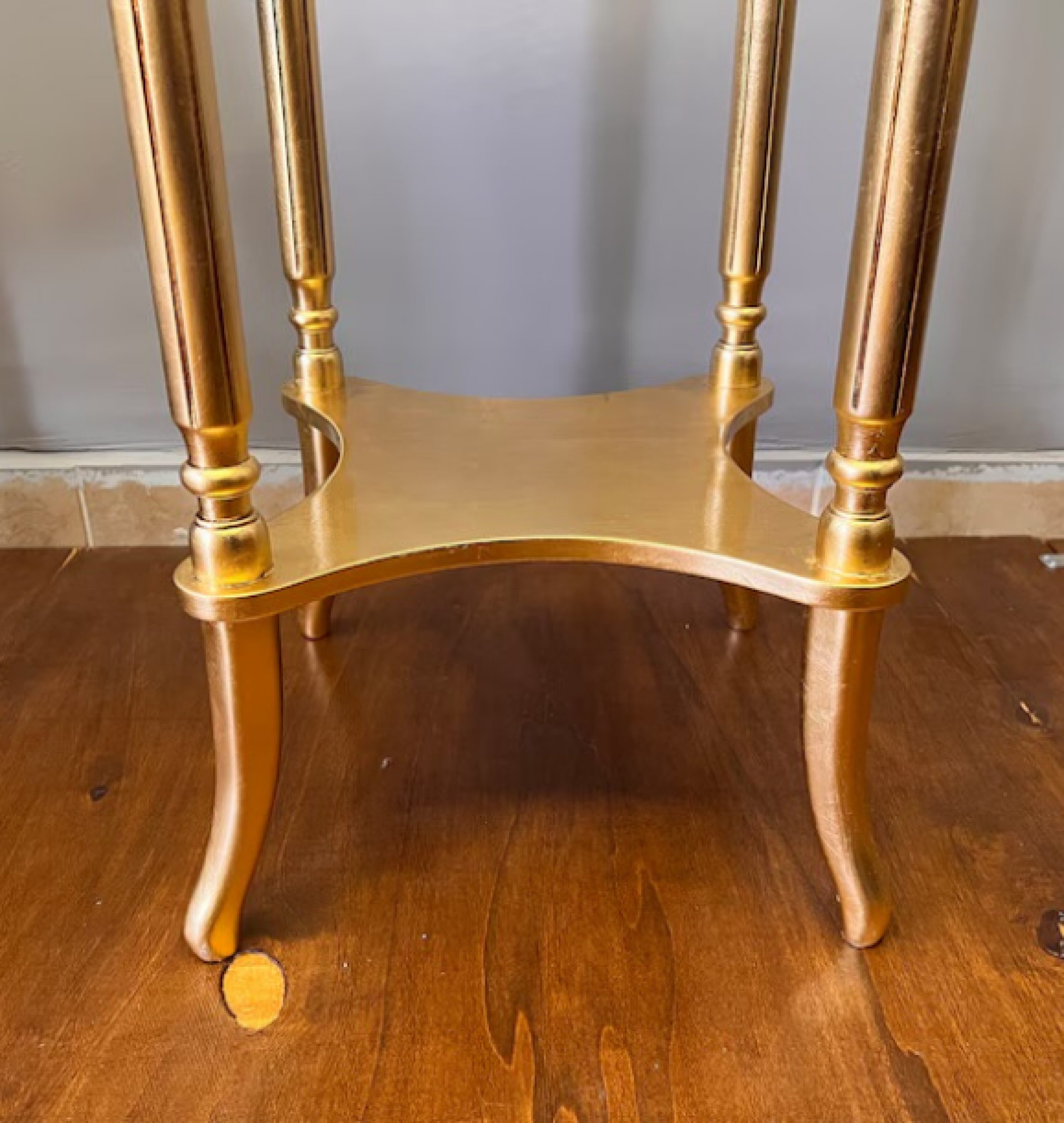 gold table