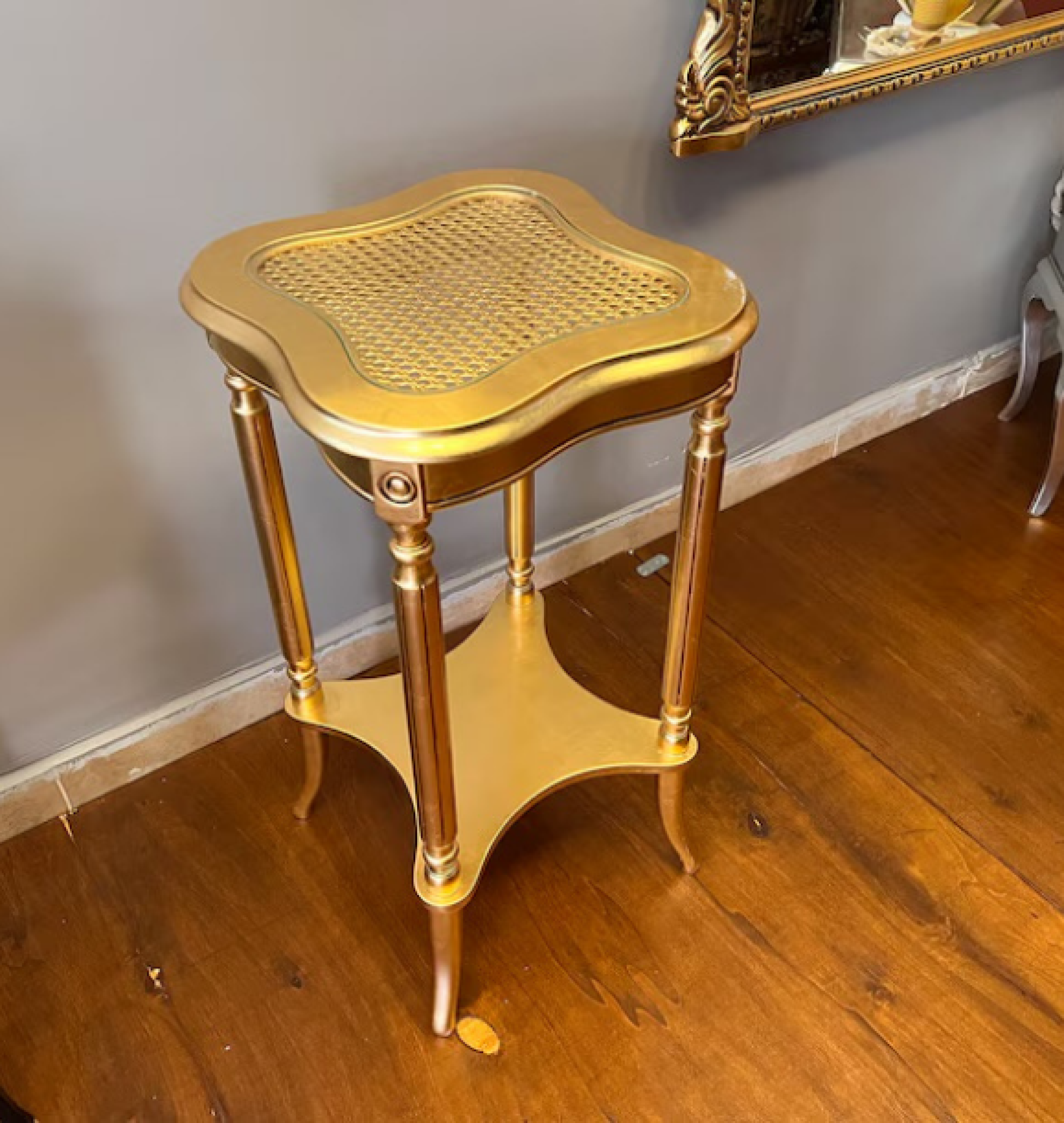 gold table