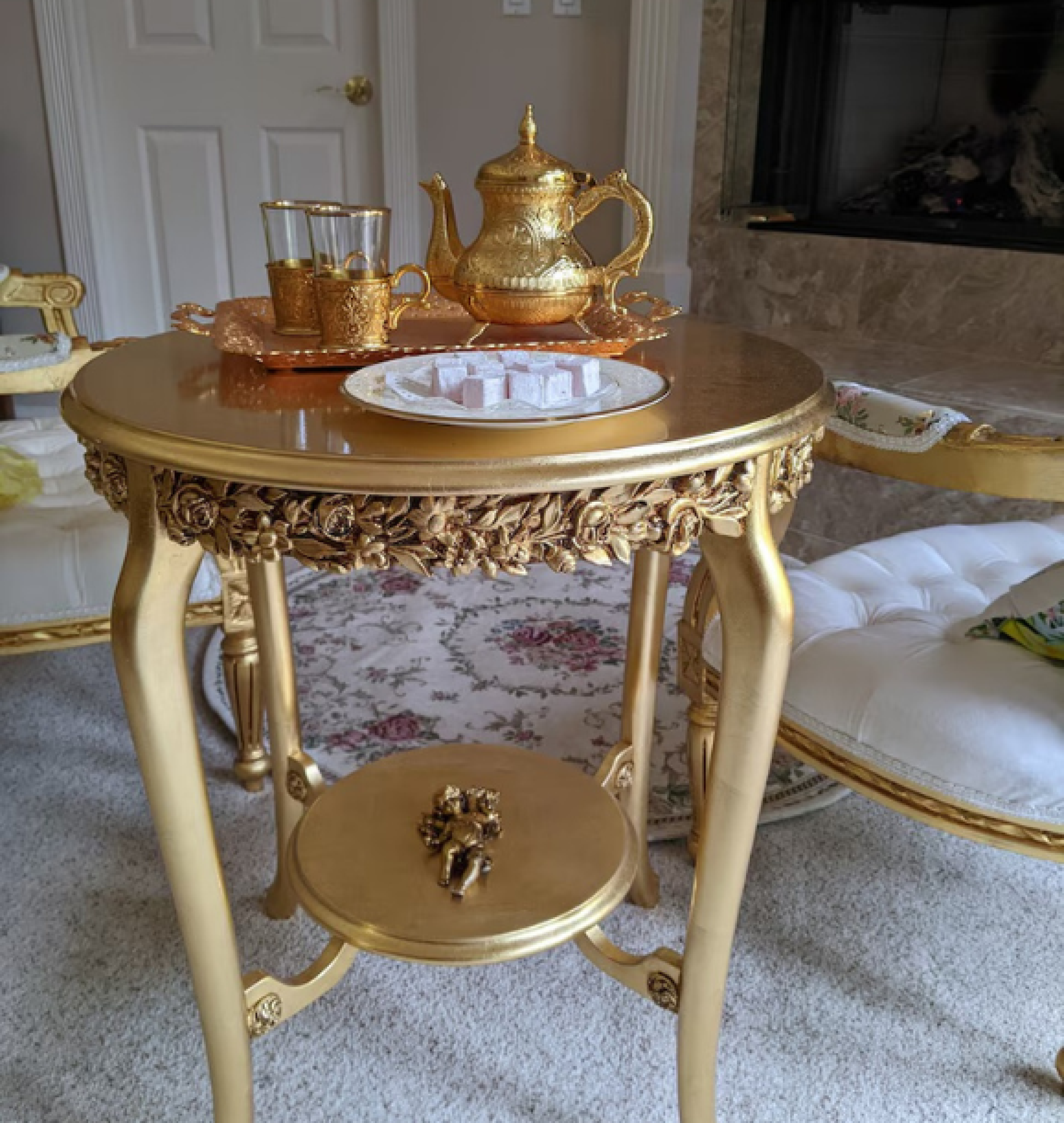 gold table