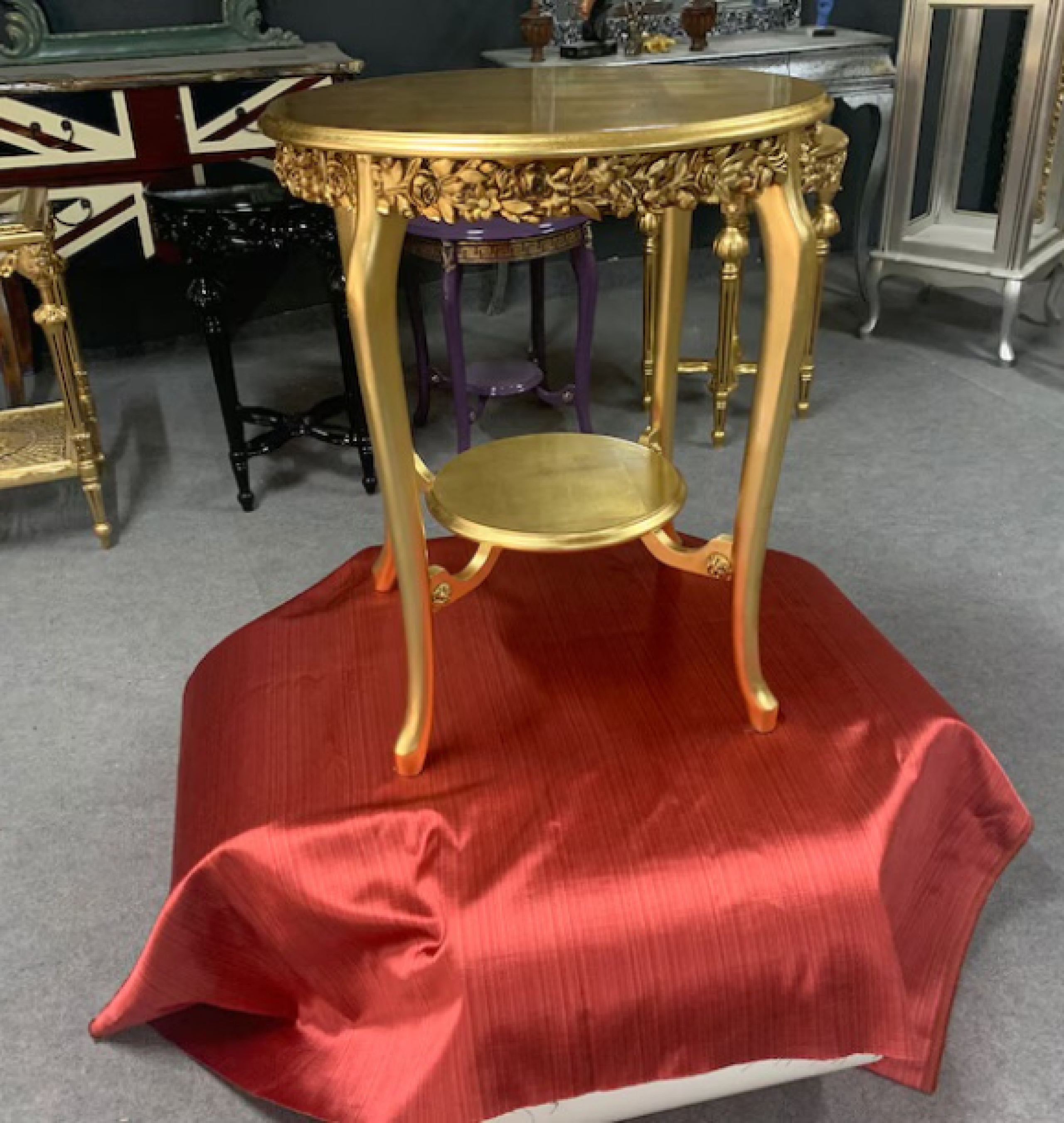 gold table