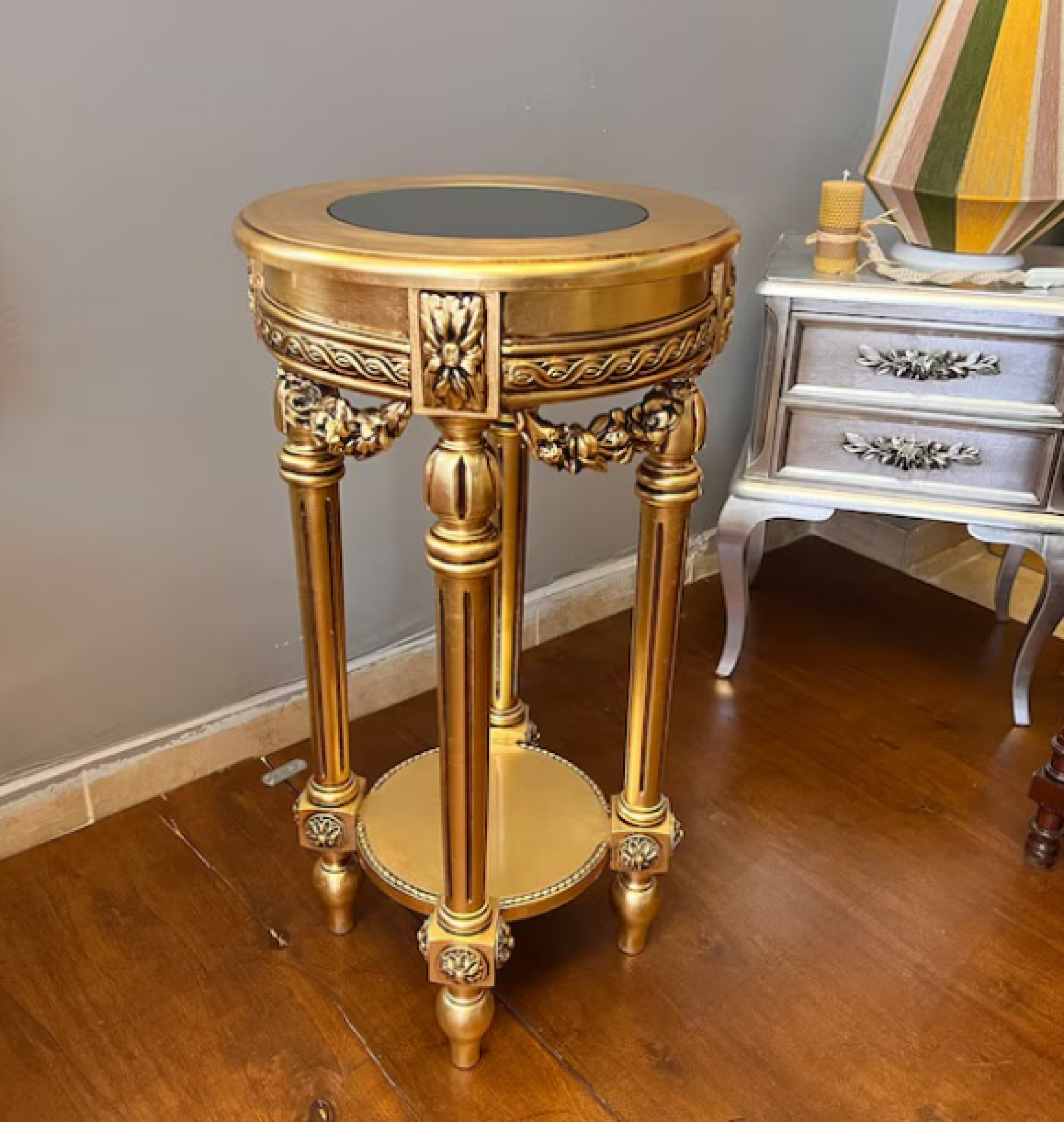 gold table
