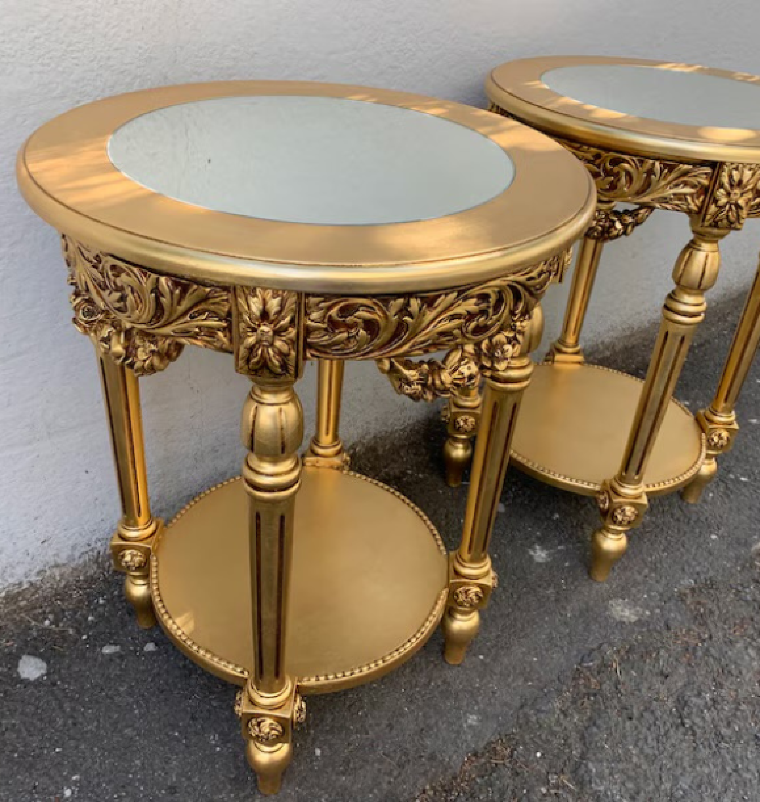 gold table