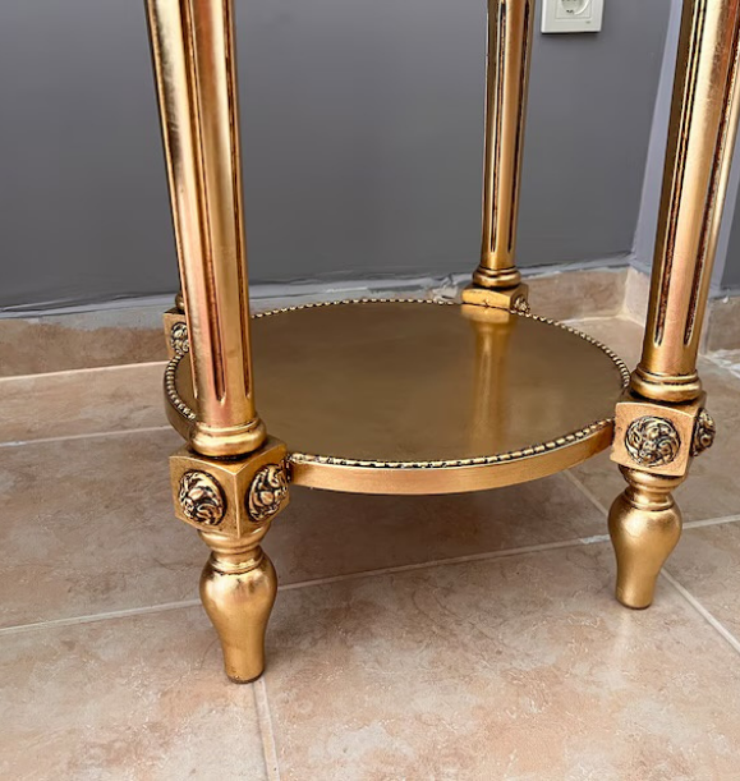 gold table