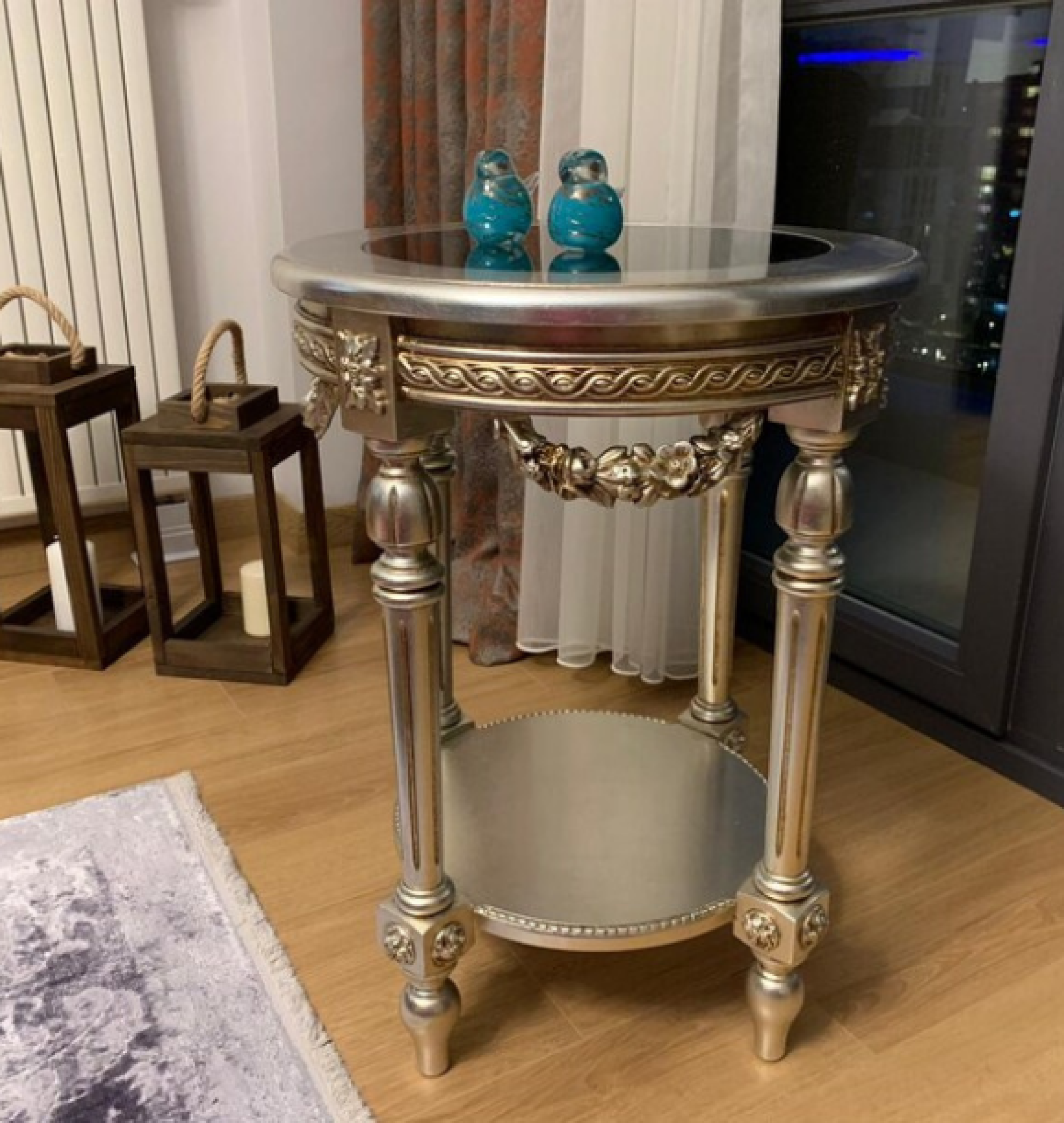 gold table