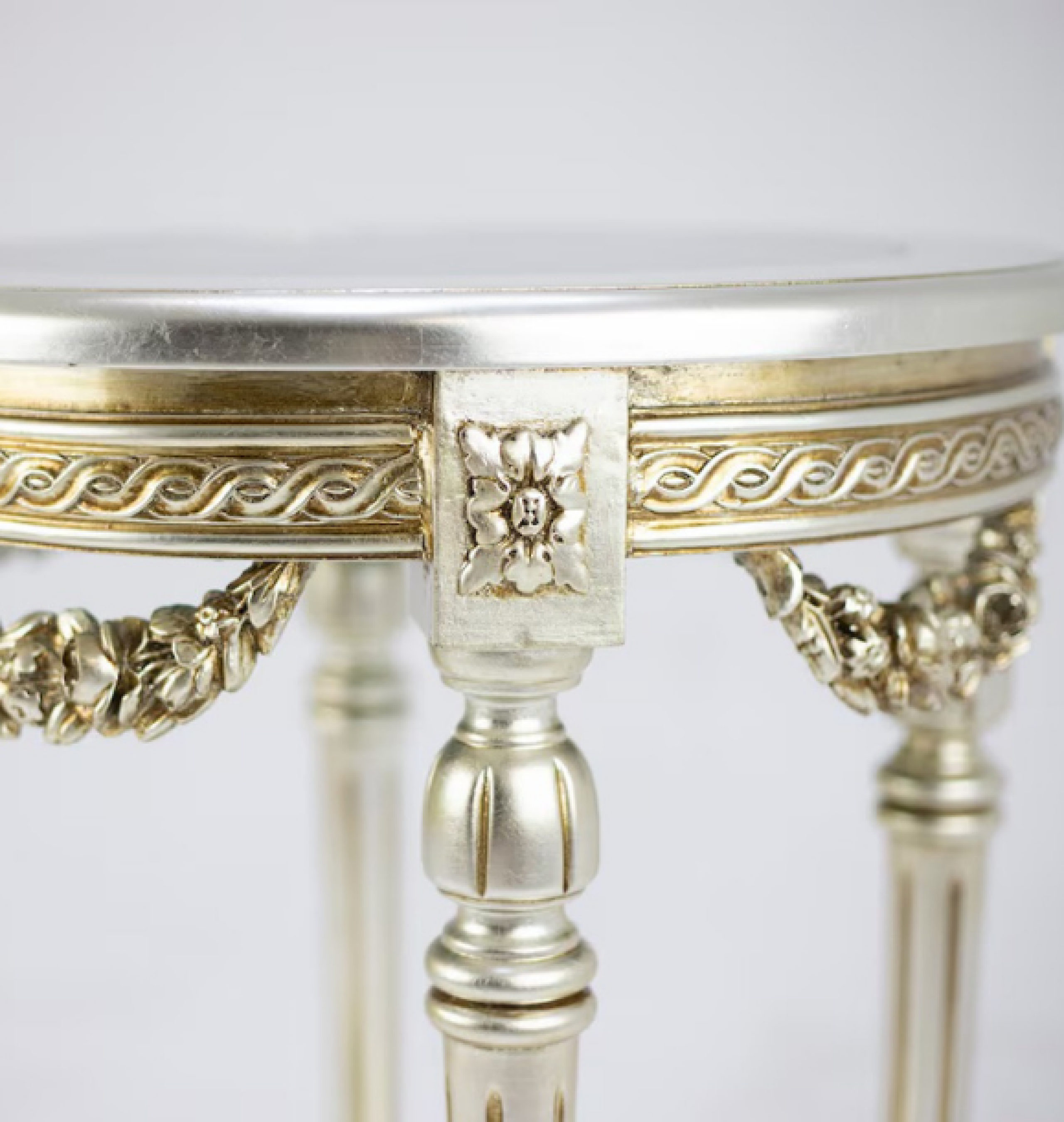 gold table