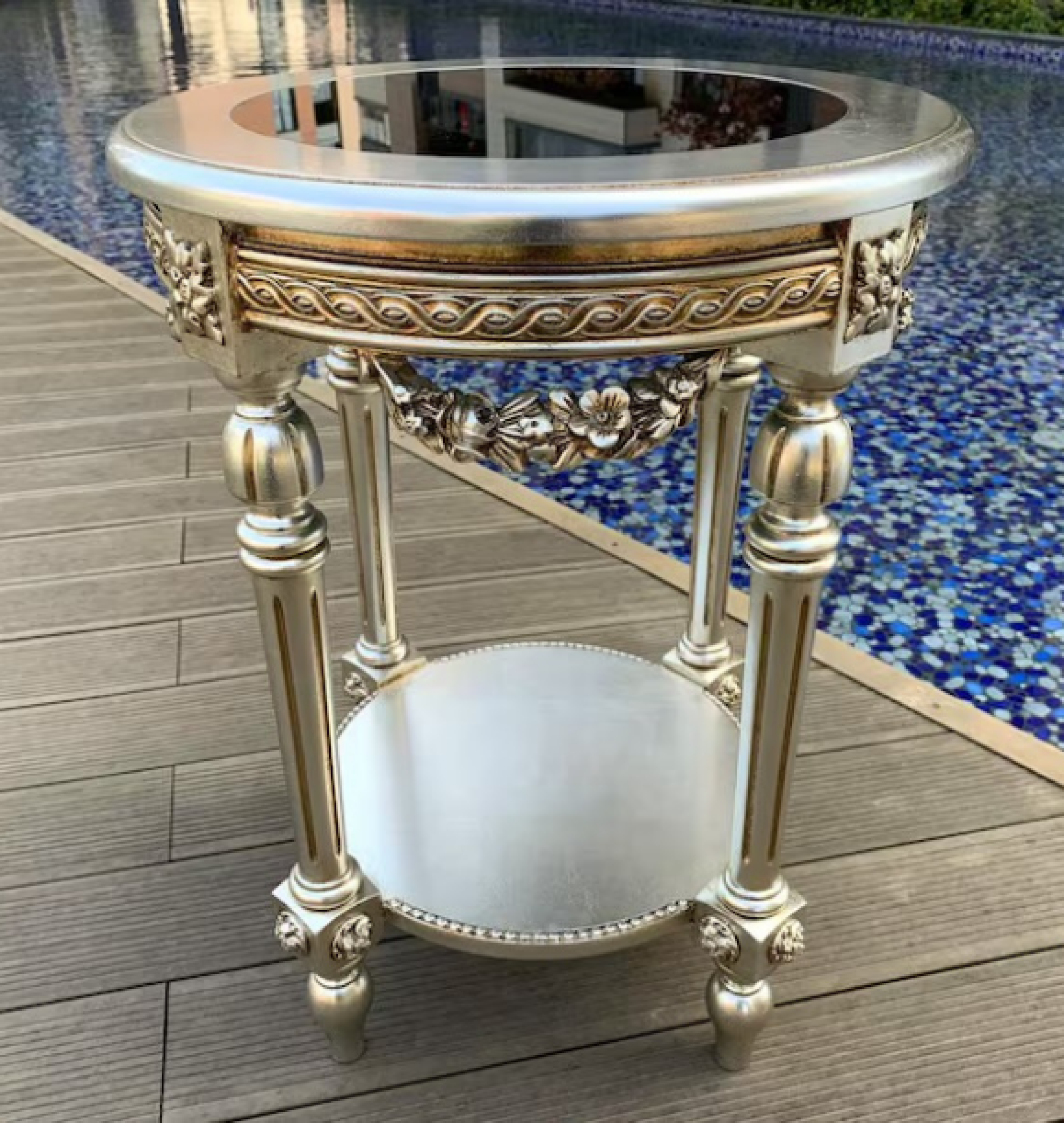 gold table