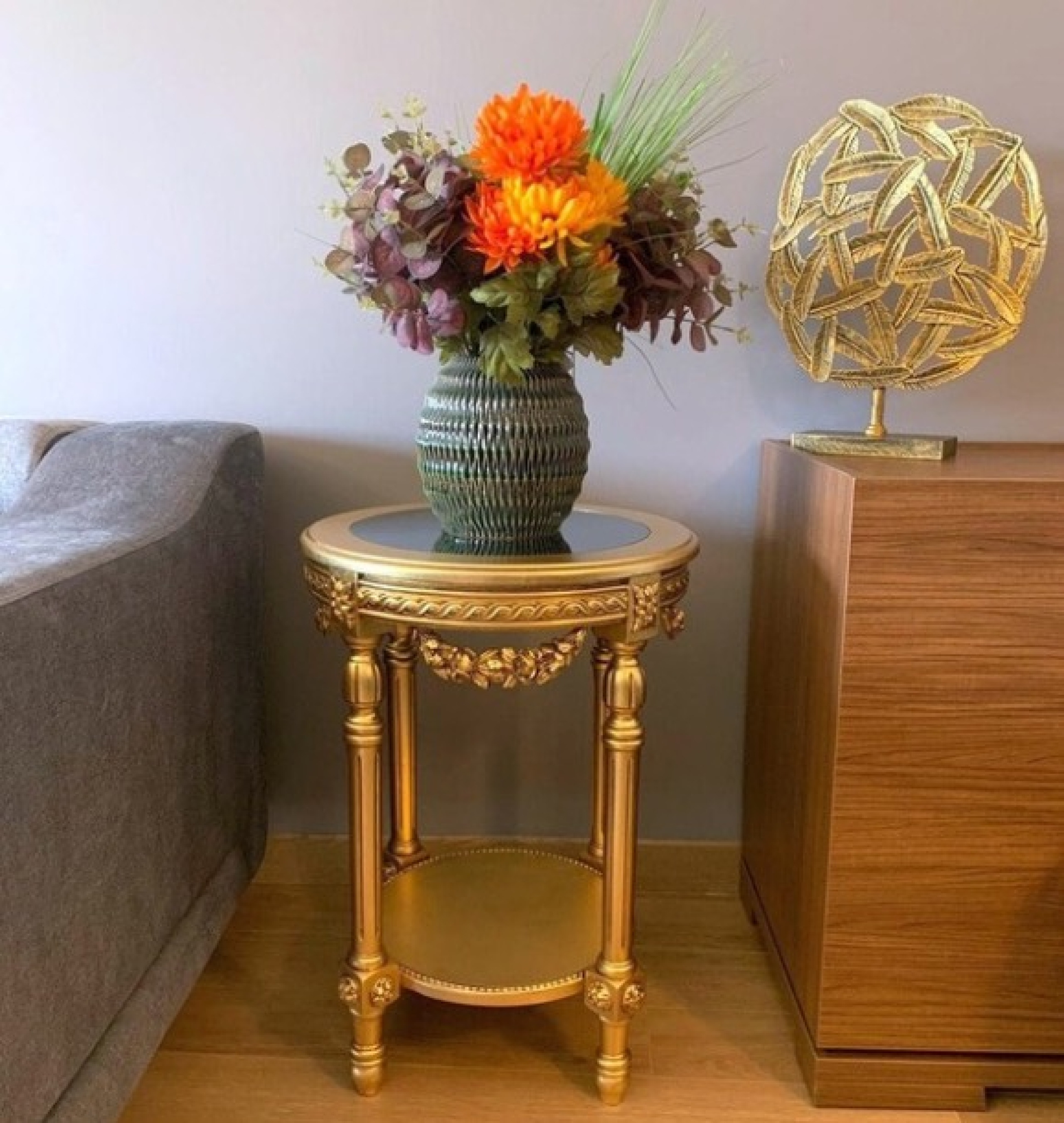 gold table