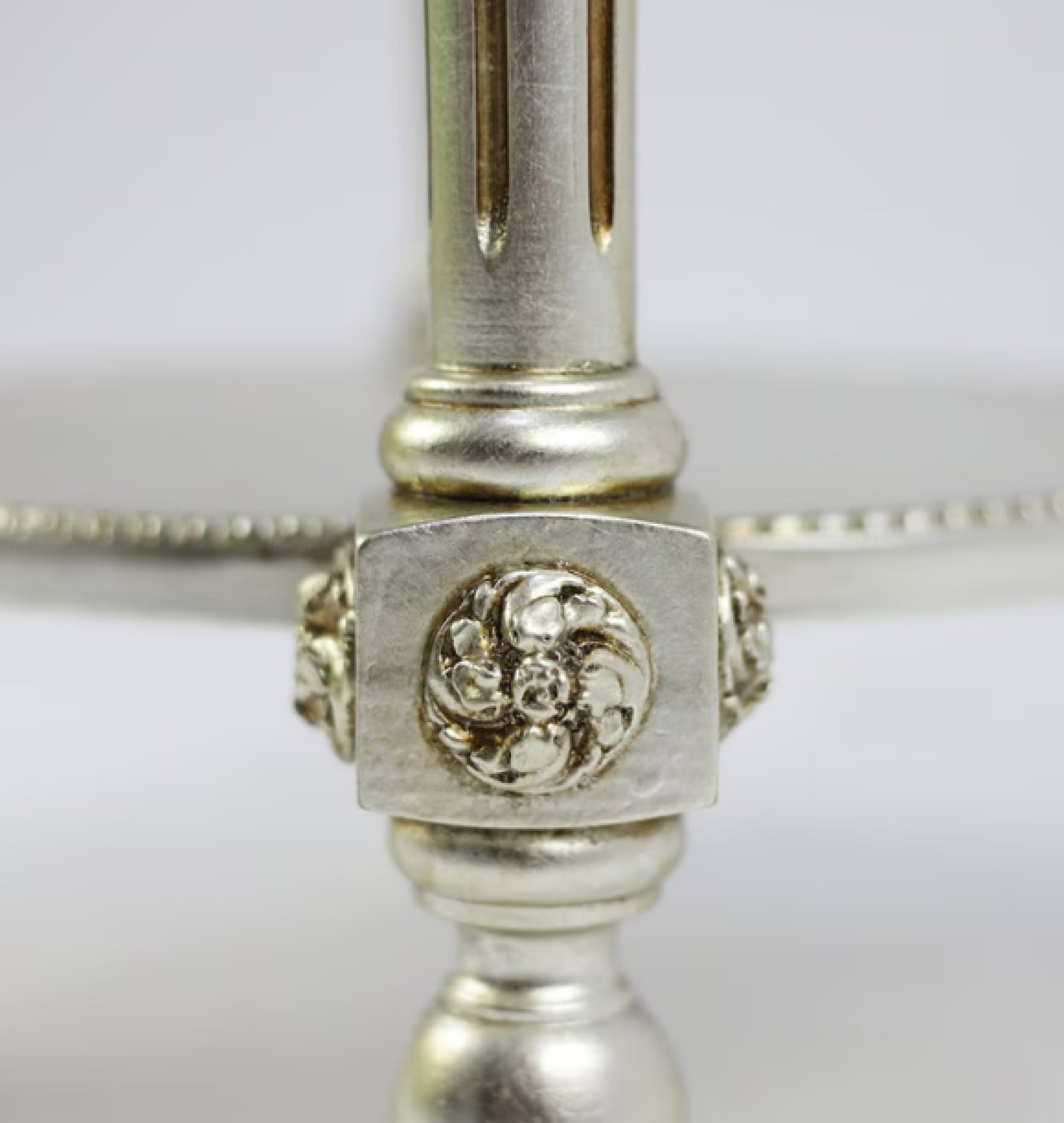 gold table