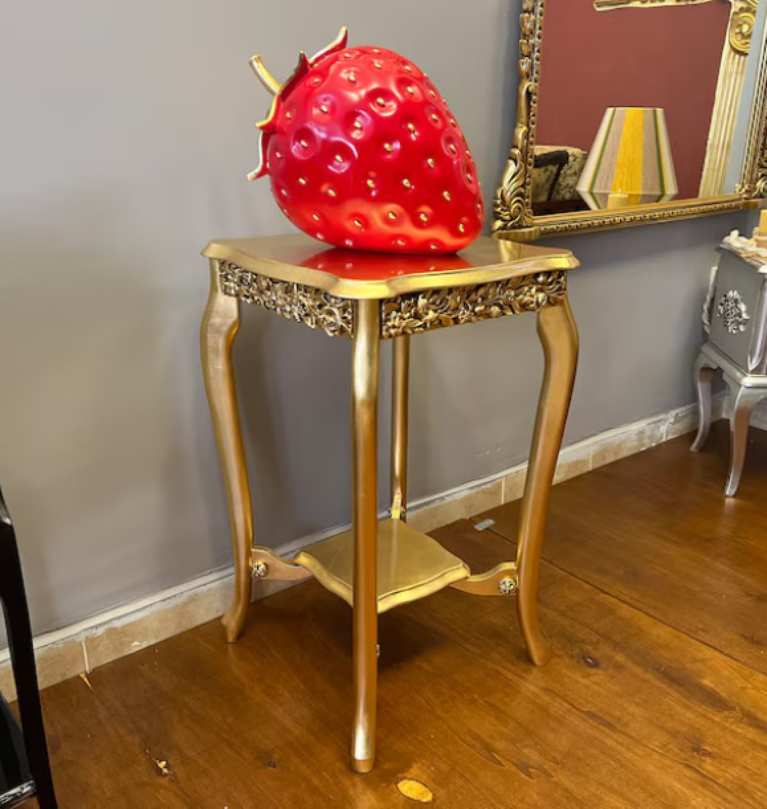 gold table