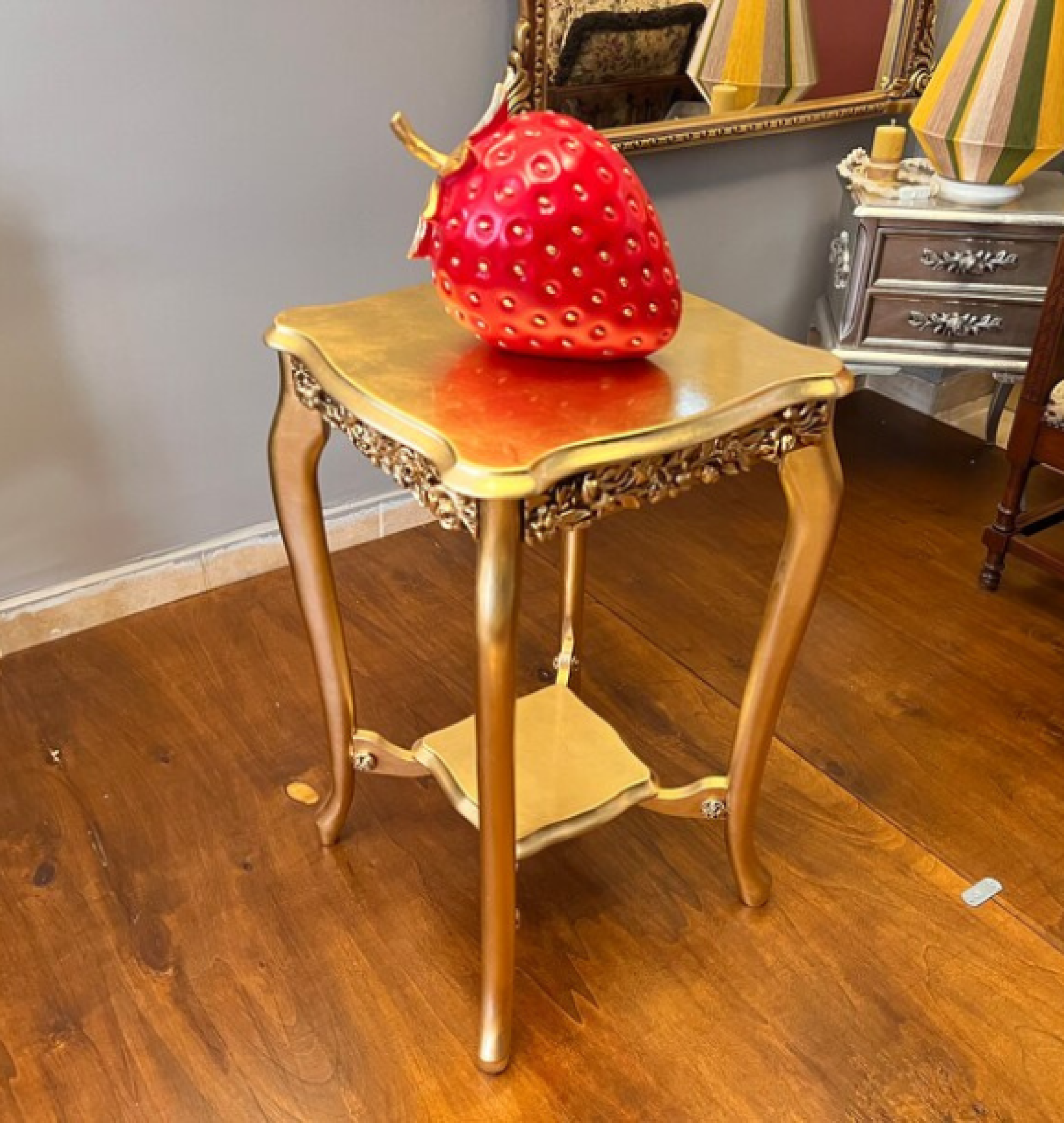gold table