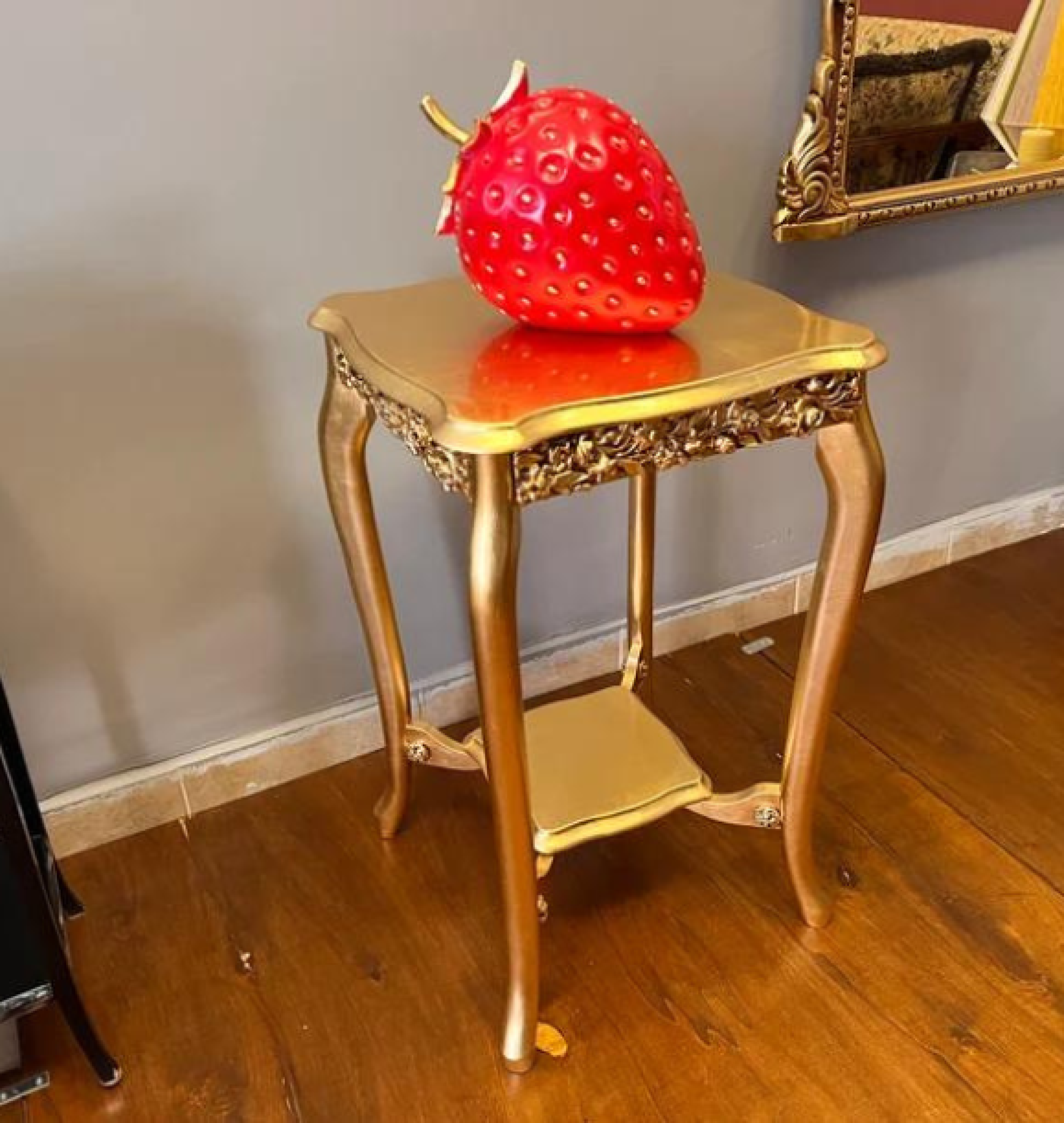 gold table
