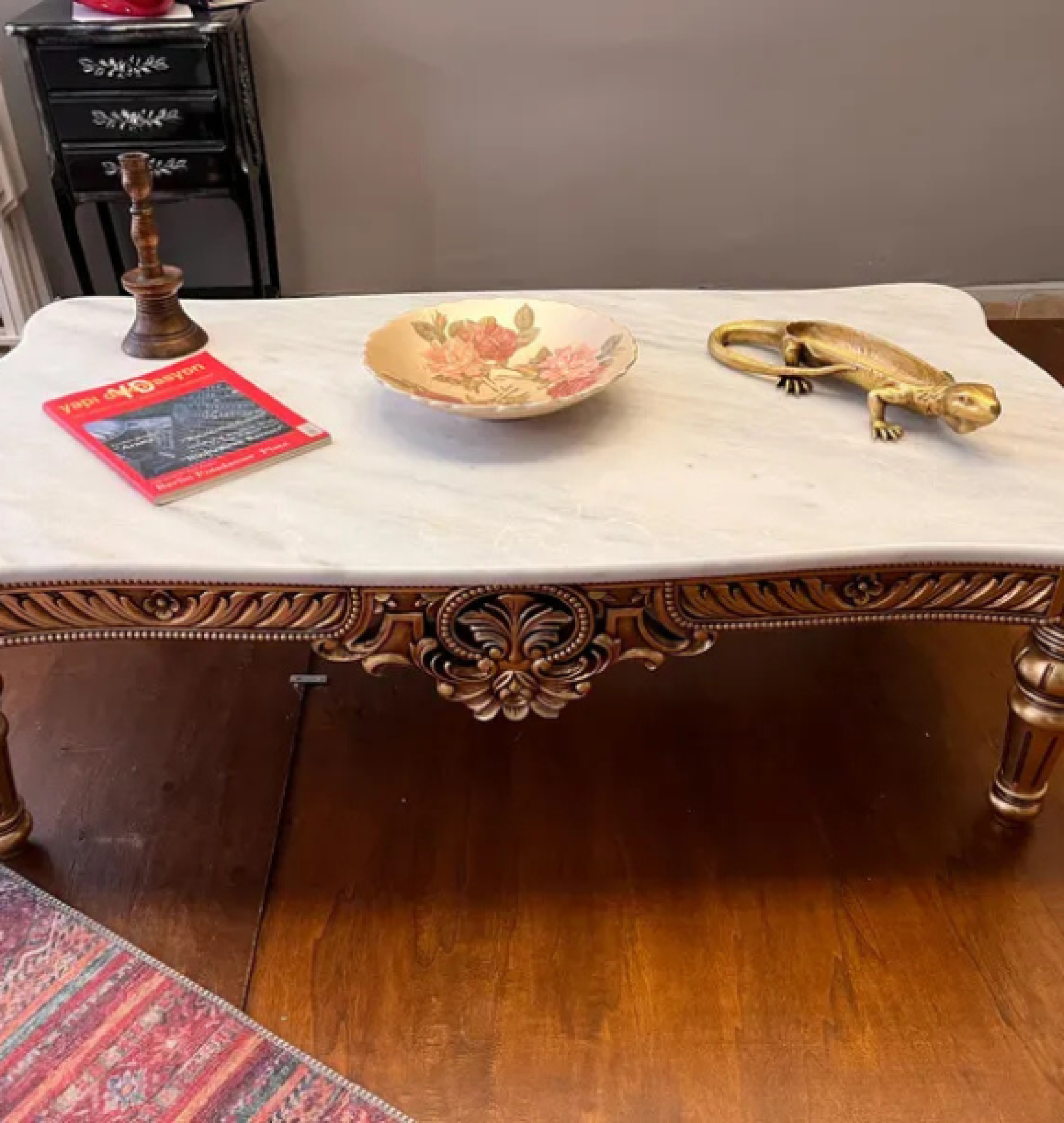 gold table