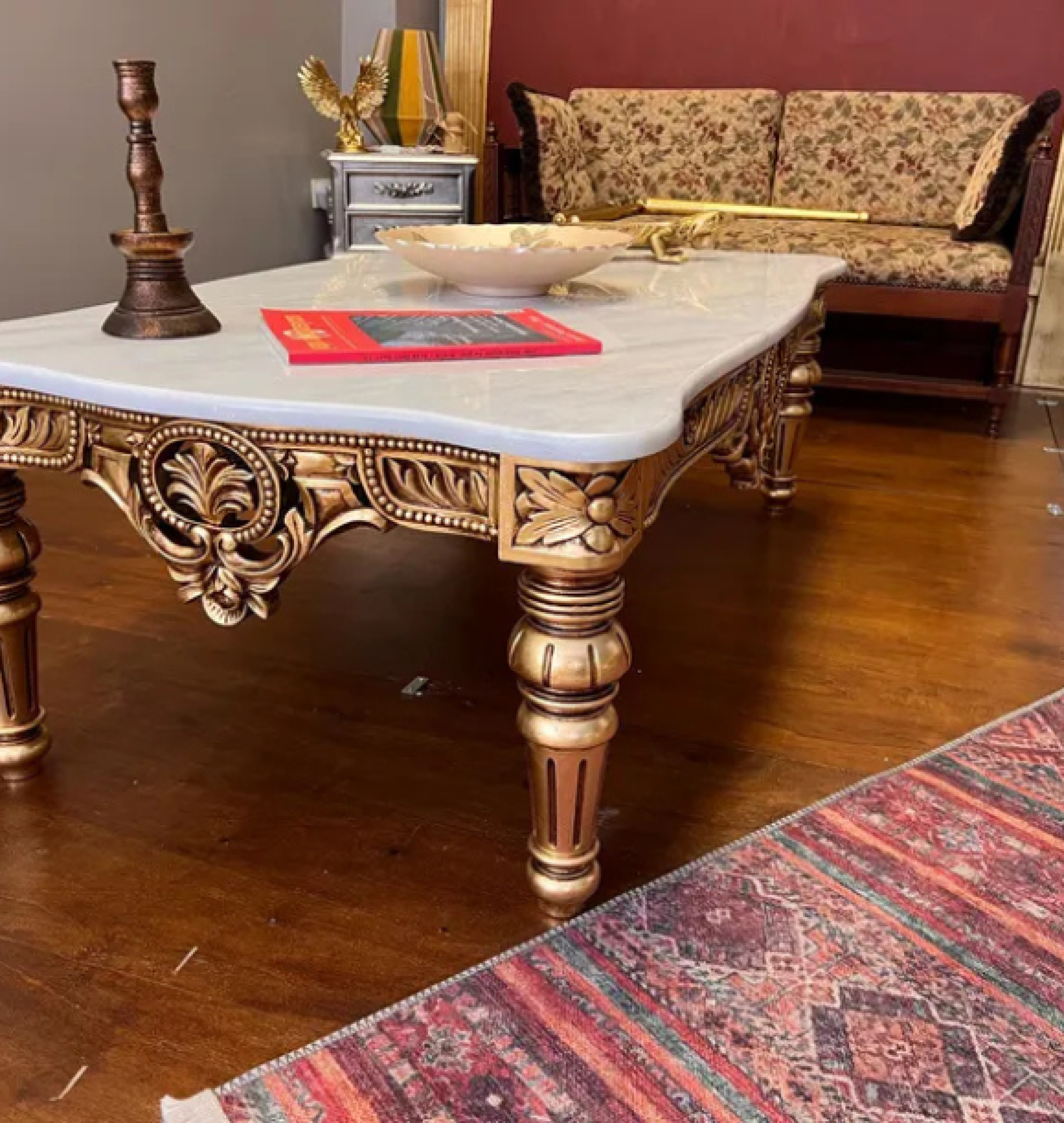 gold table
