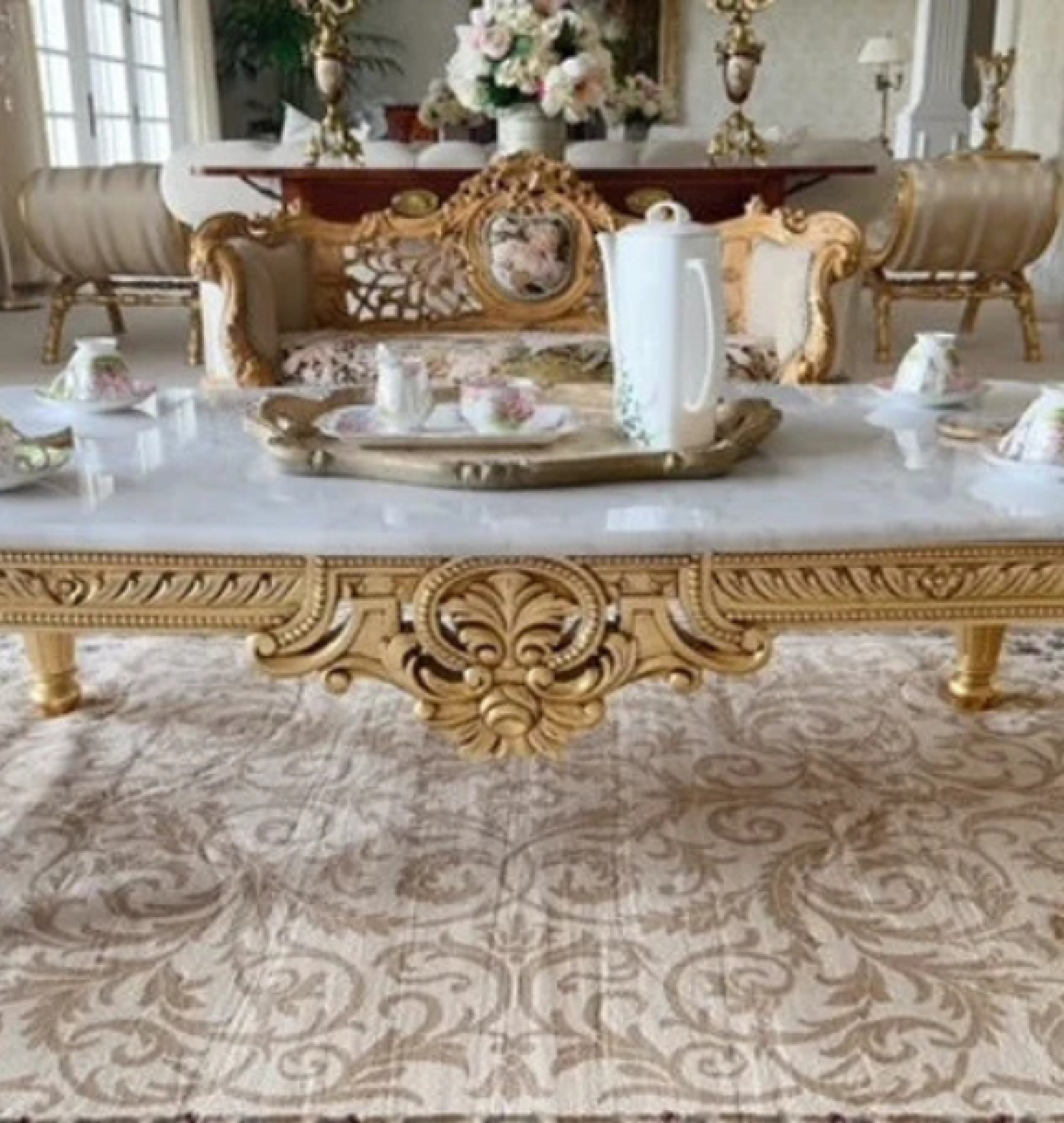 gold table