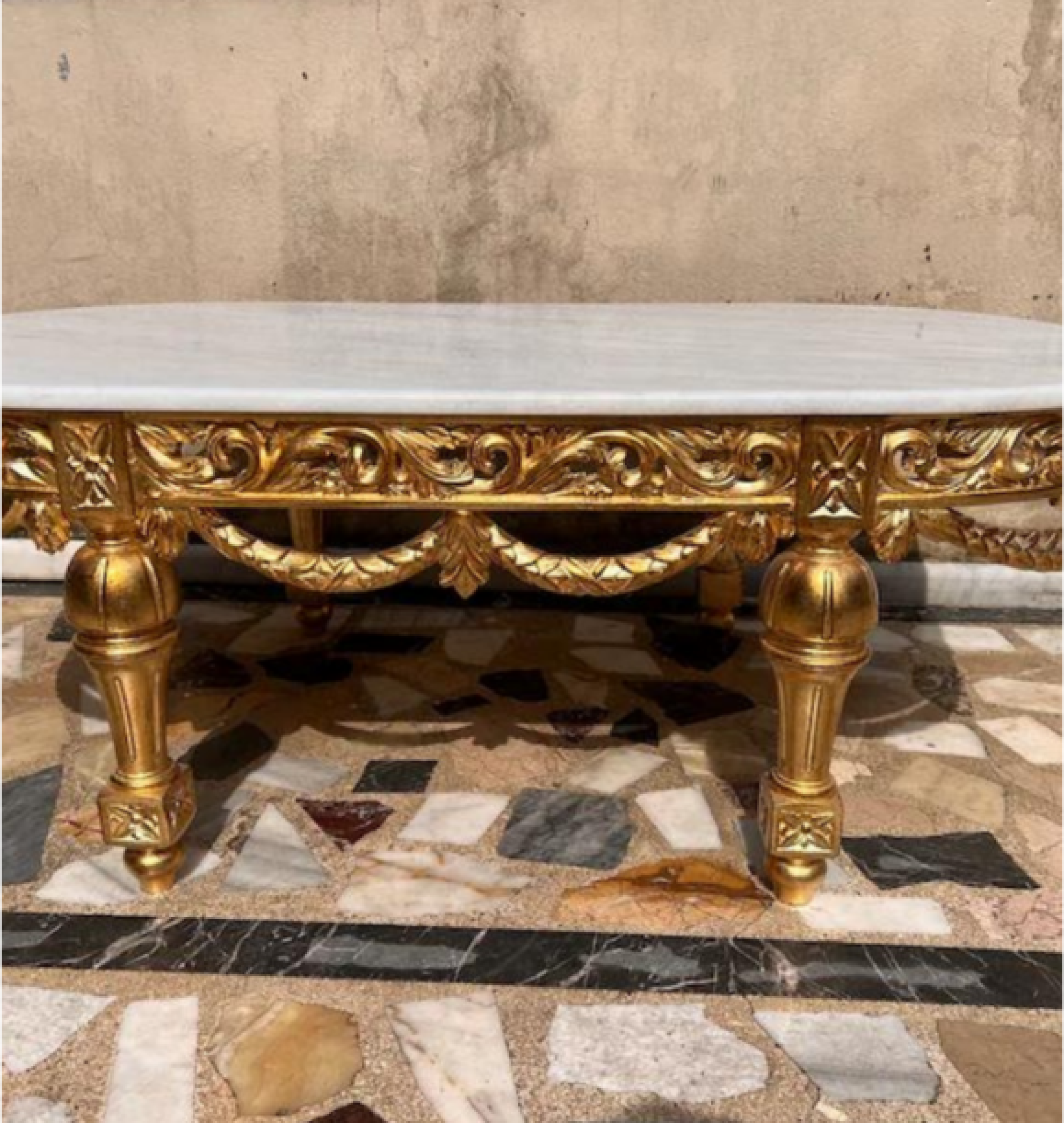 gold table