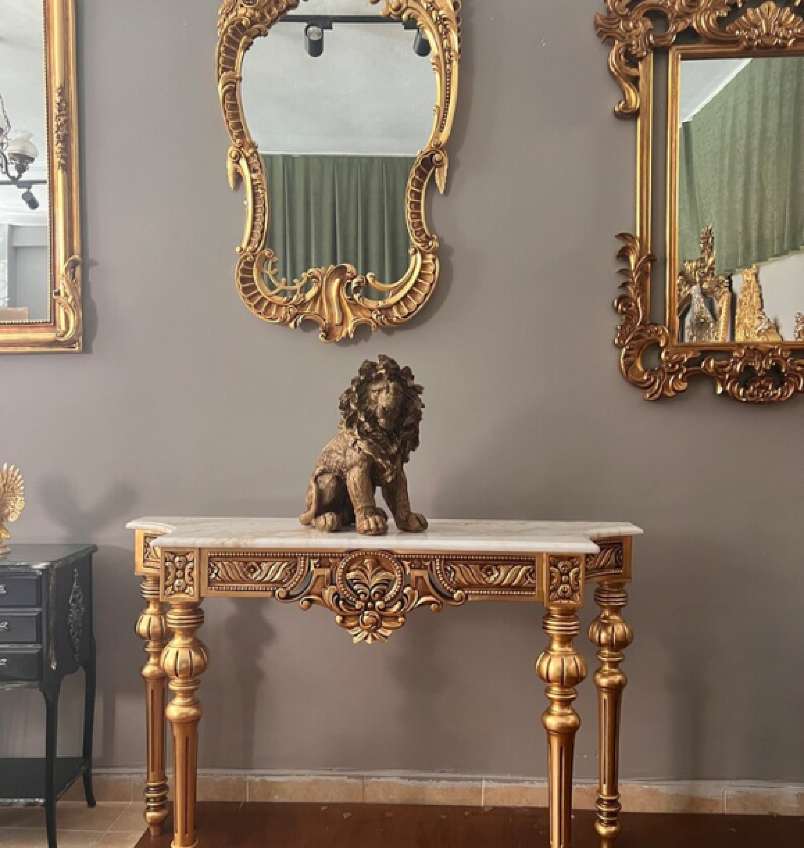 gold table