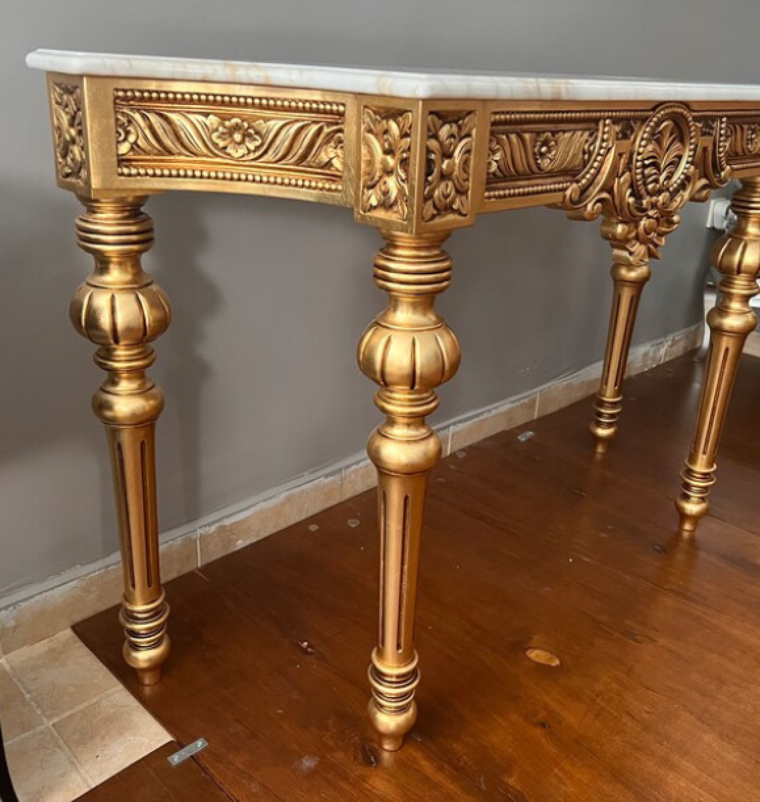 gold table