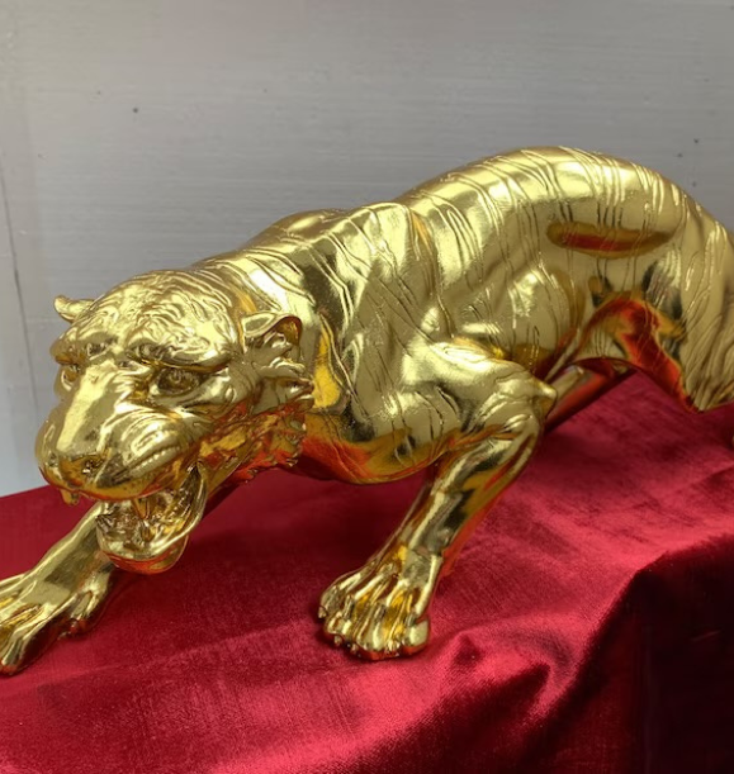 tiger  sculpture