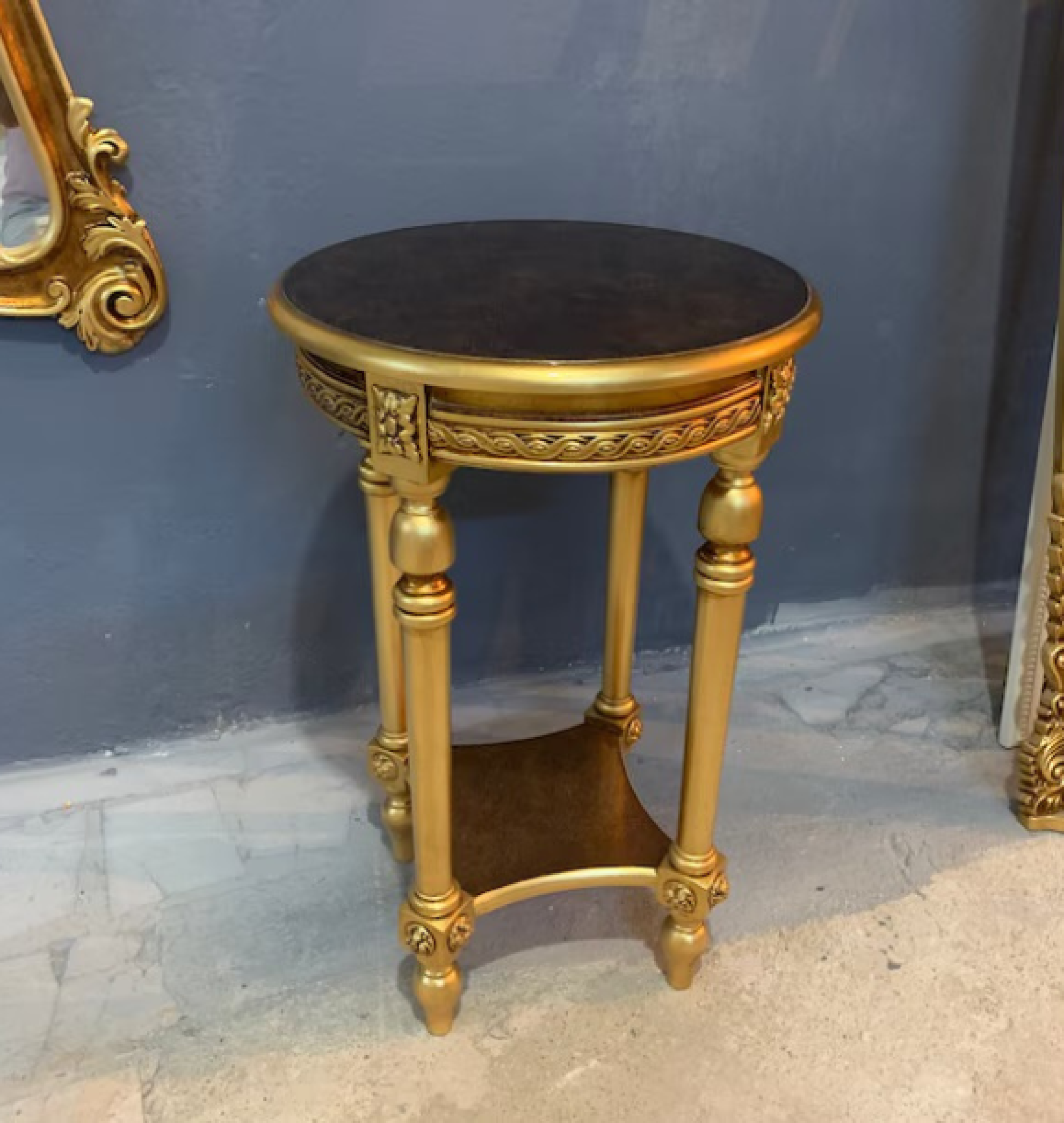 gold table