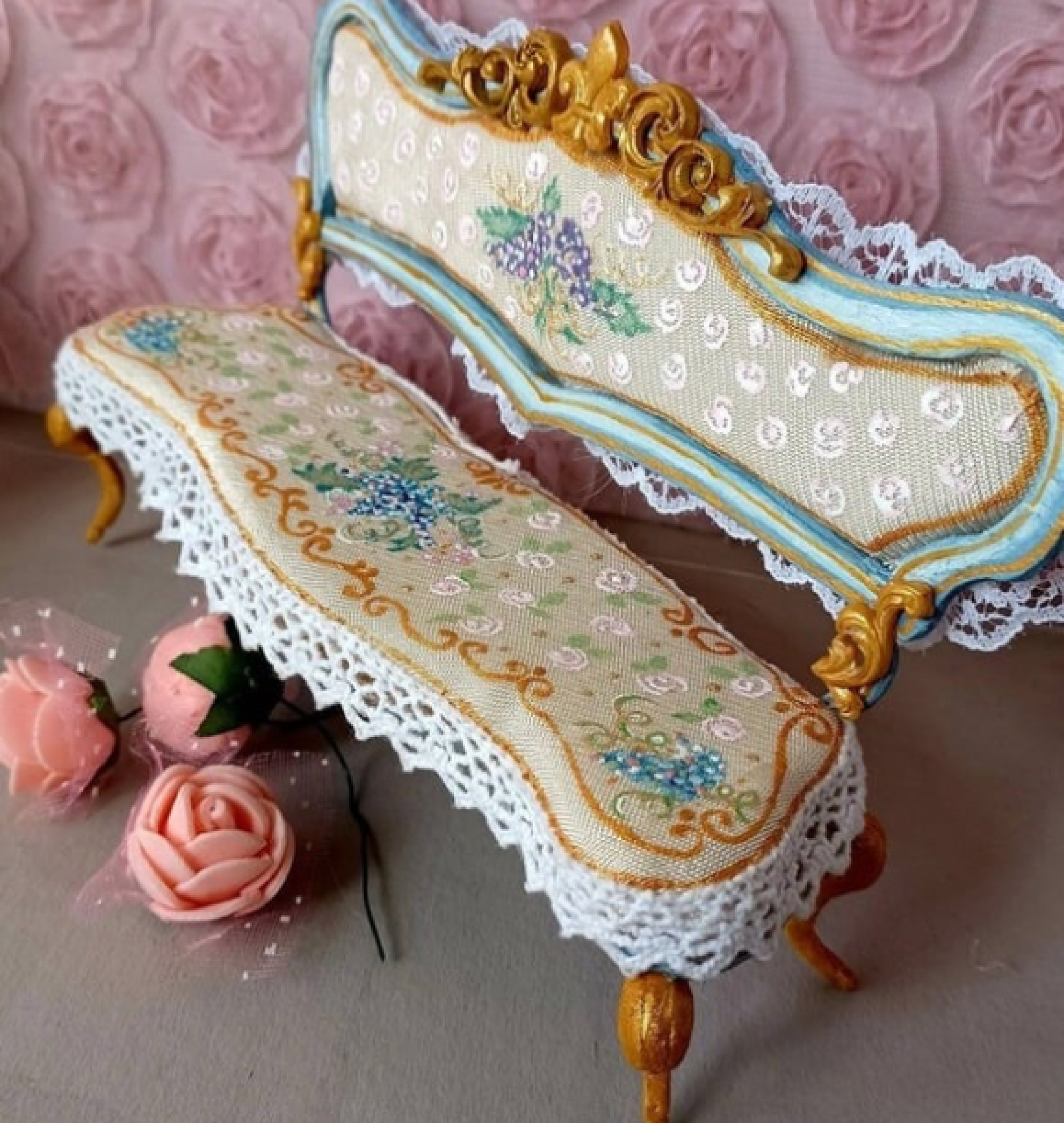 doll chaise