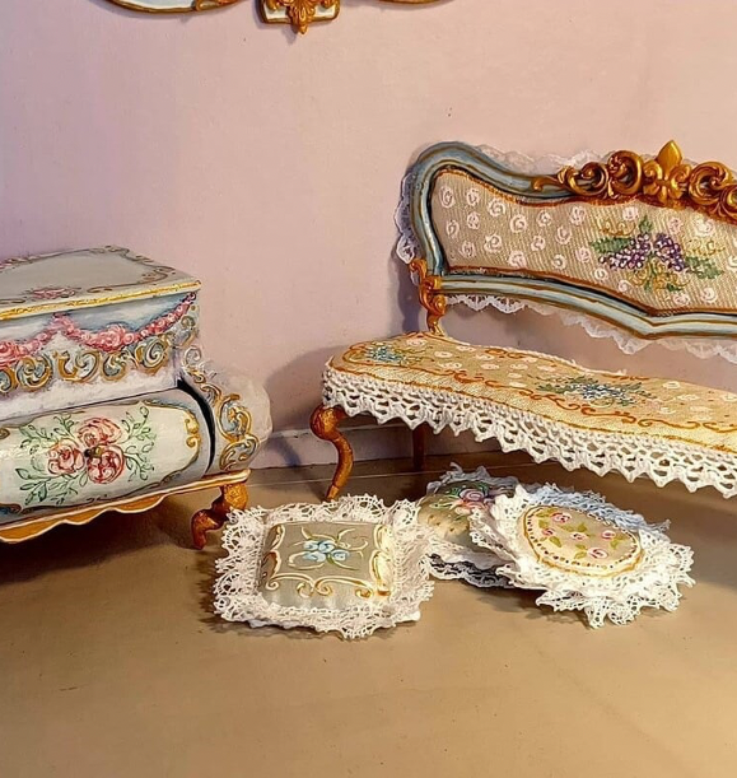 doll chaise