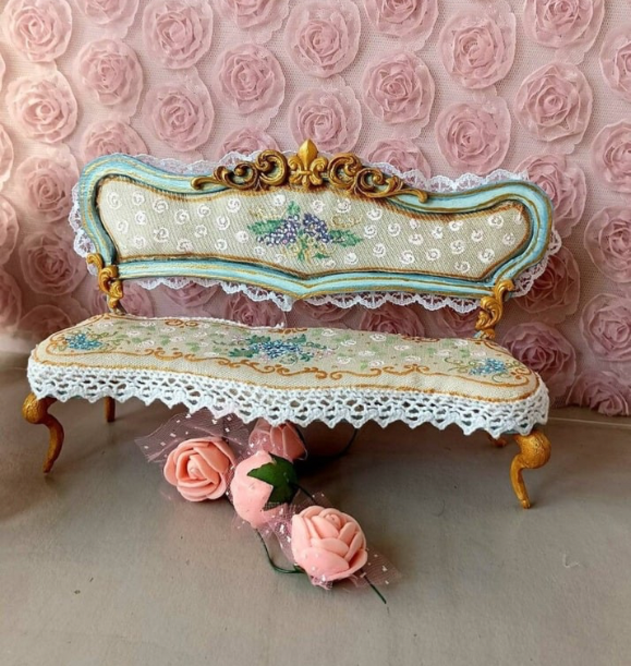 doll chaise