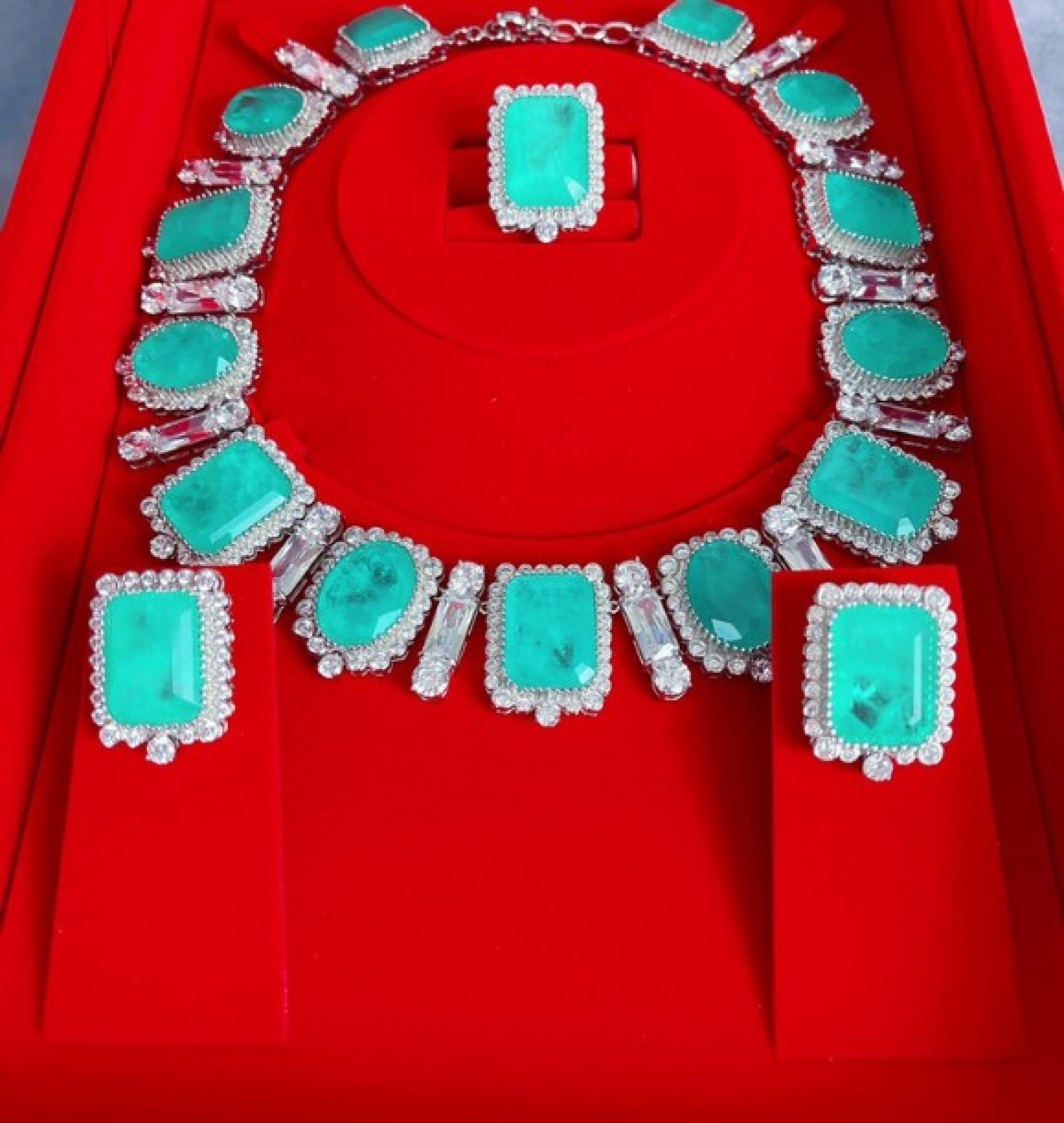 emerald choker