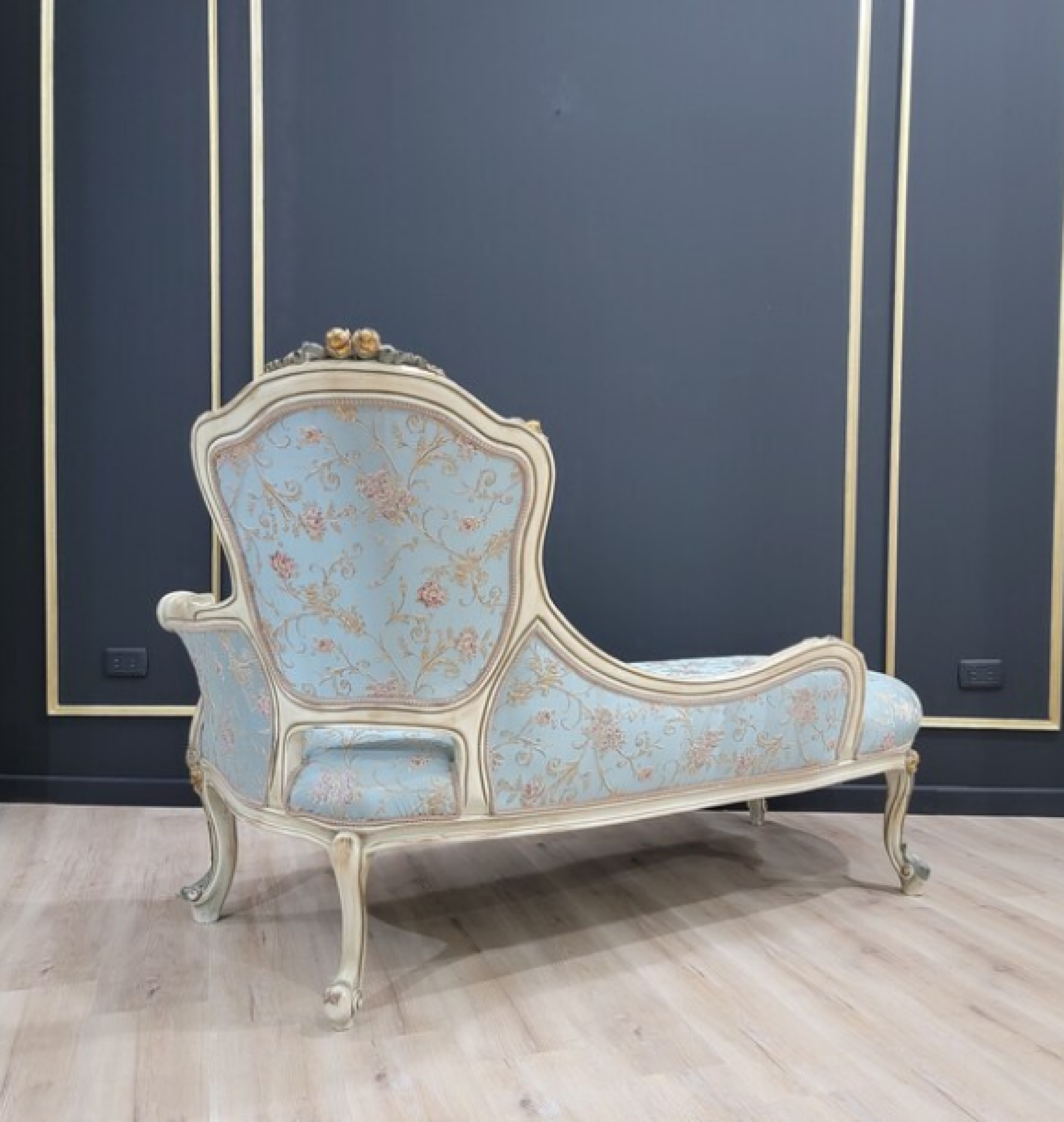 powder chaise