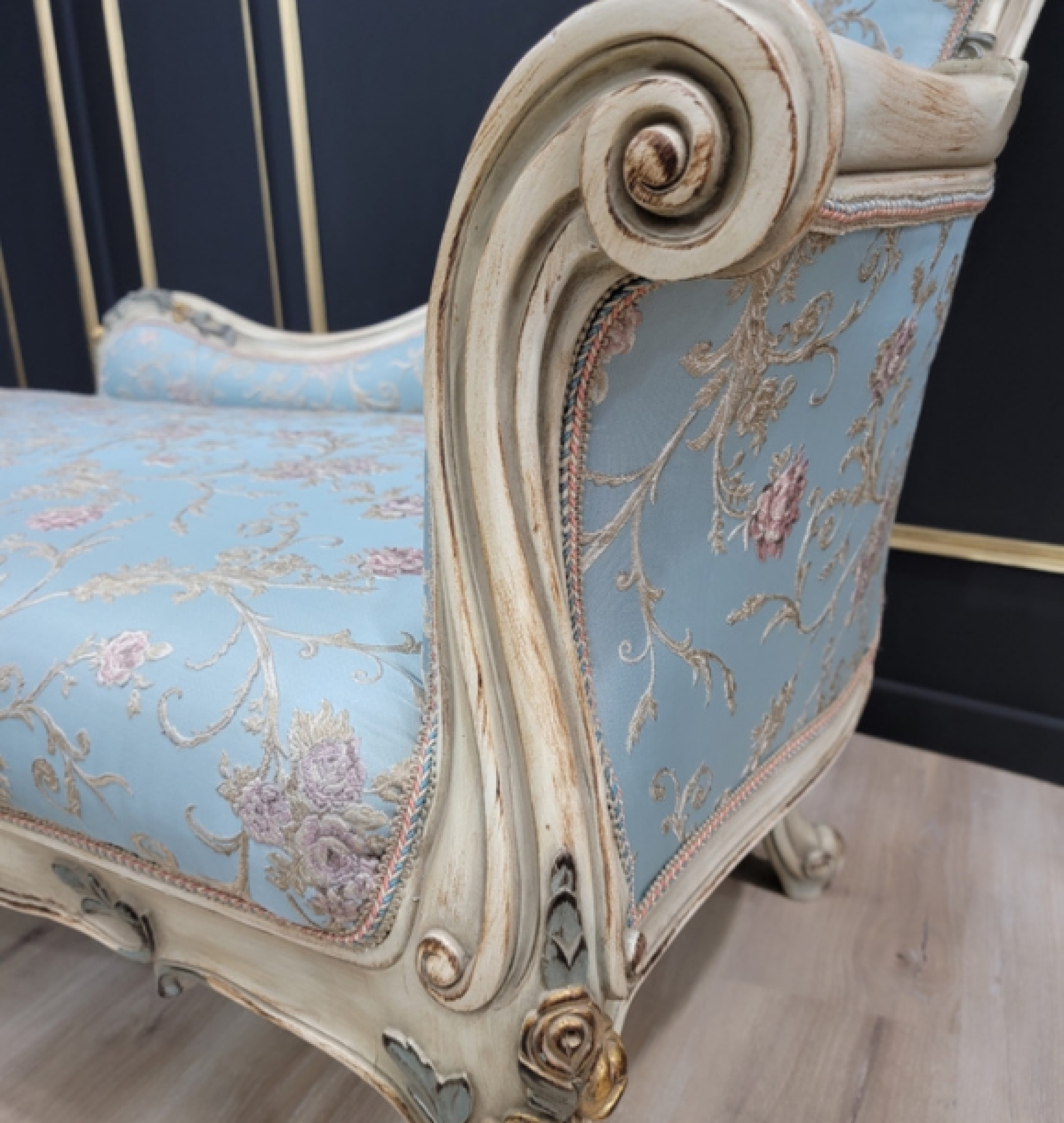 powder chaise