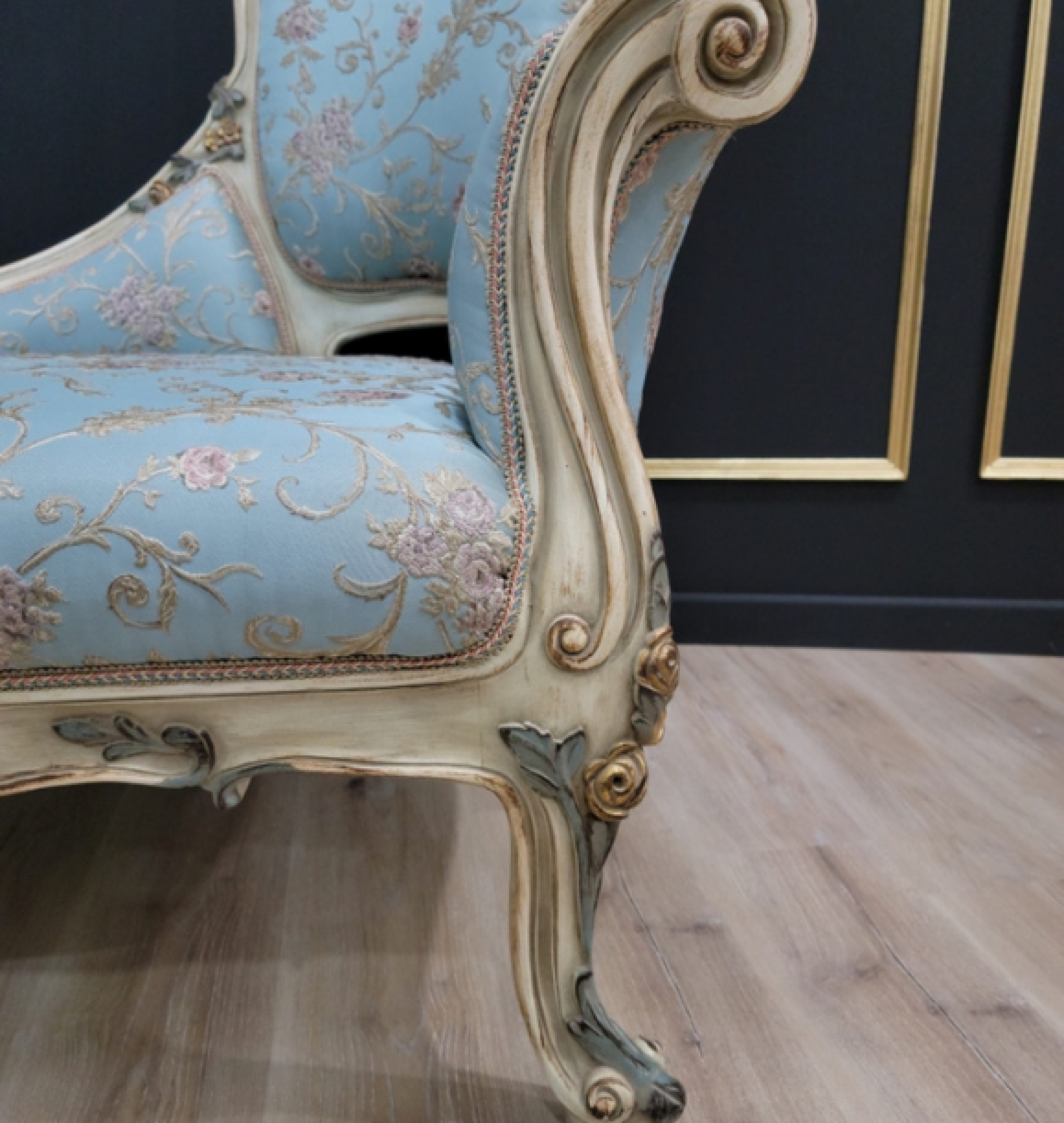 powder chaise