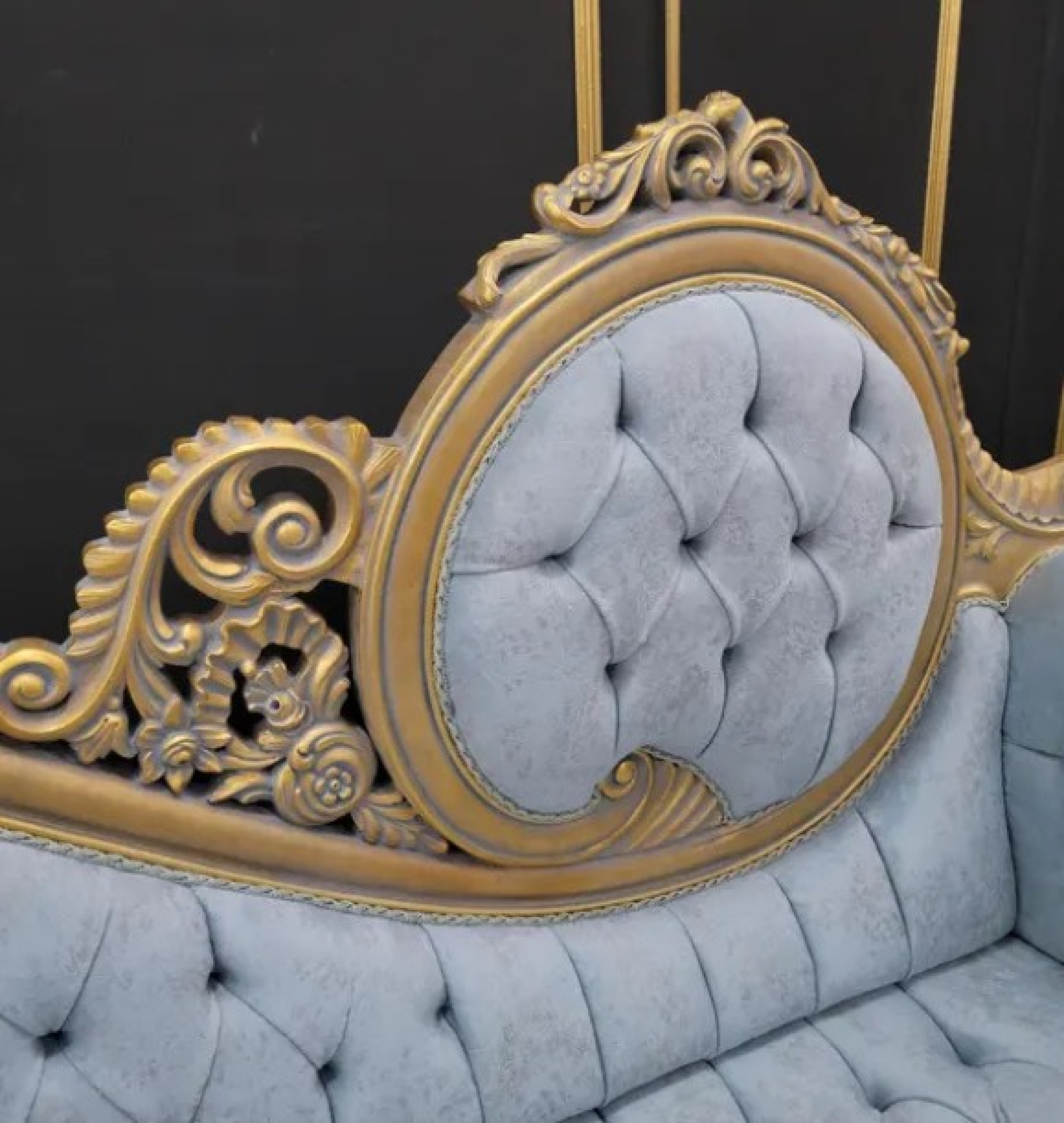 powder chaise