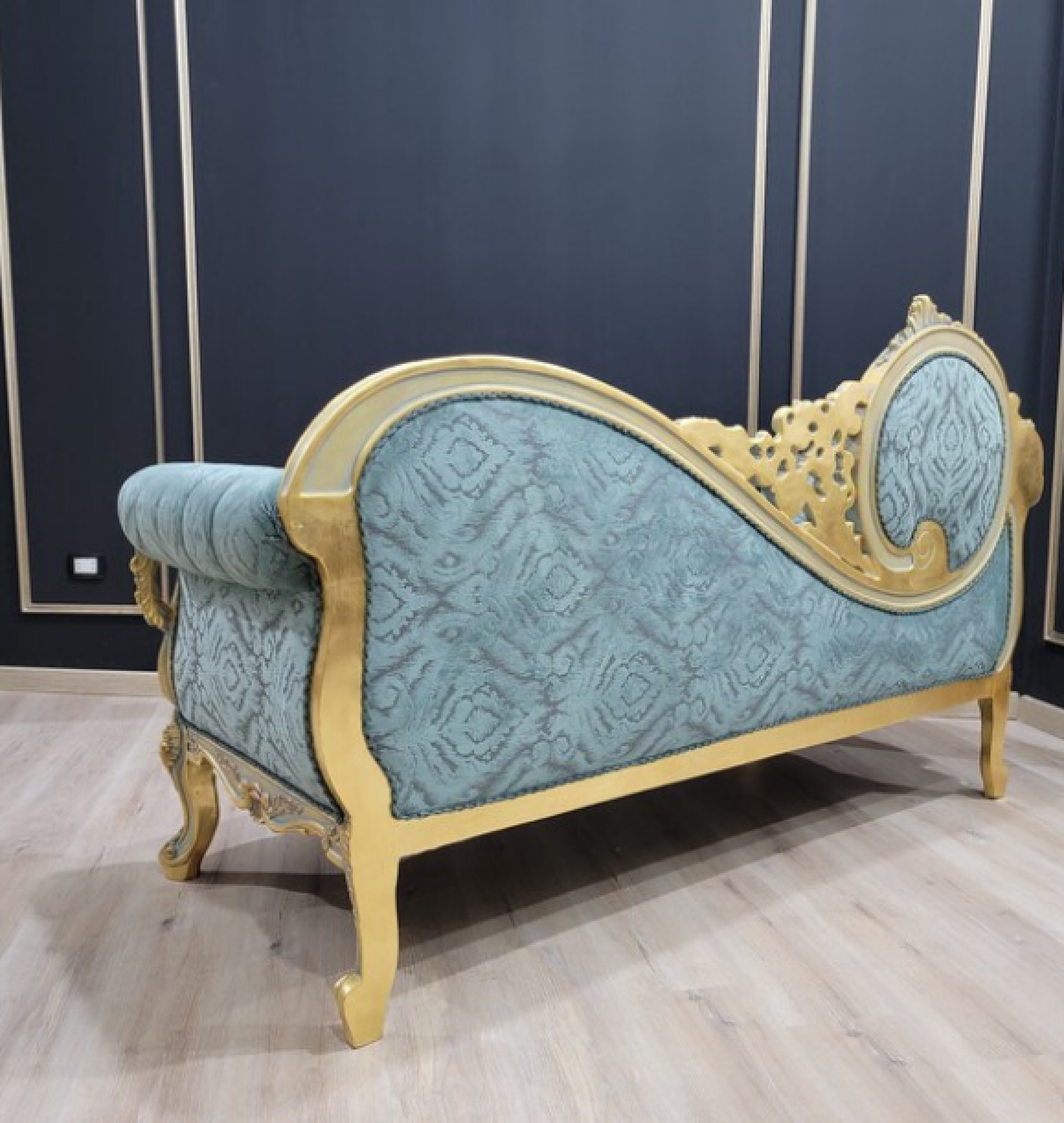 powder chaise