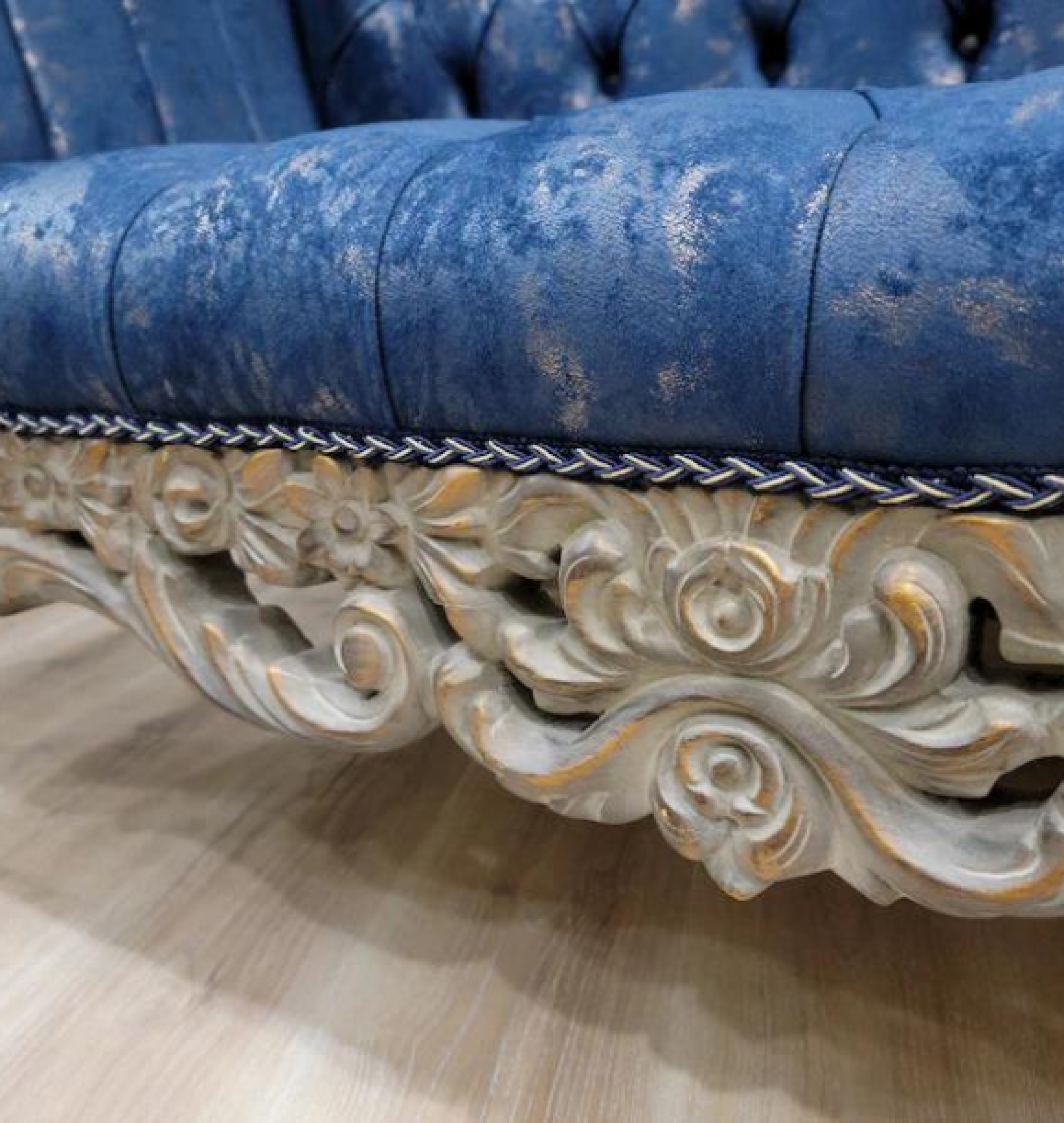 sapphire chaise