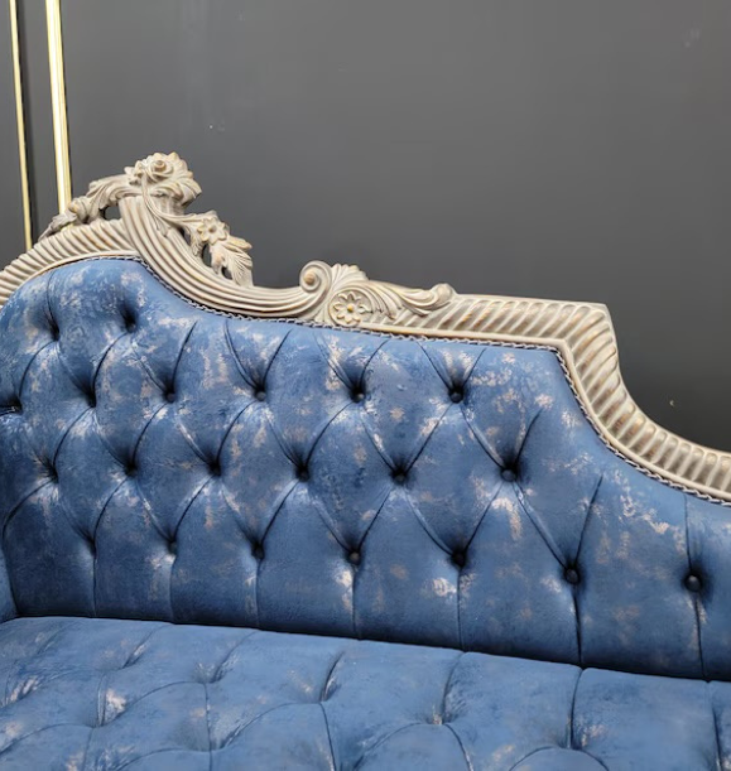 sapphire chaise
