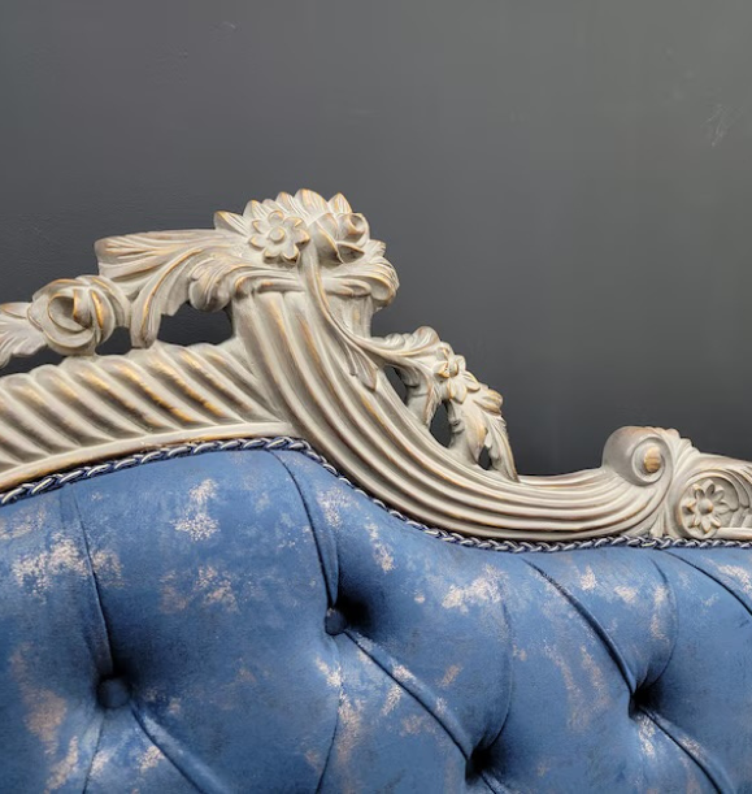 sapphire chaise