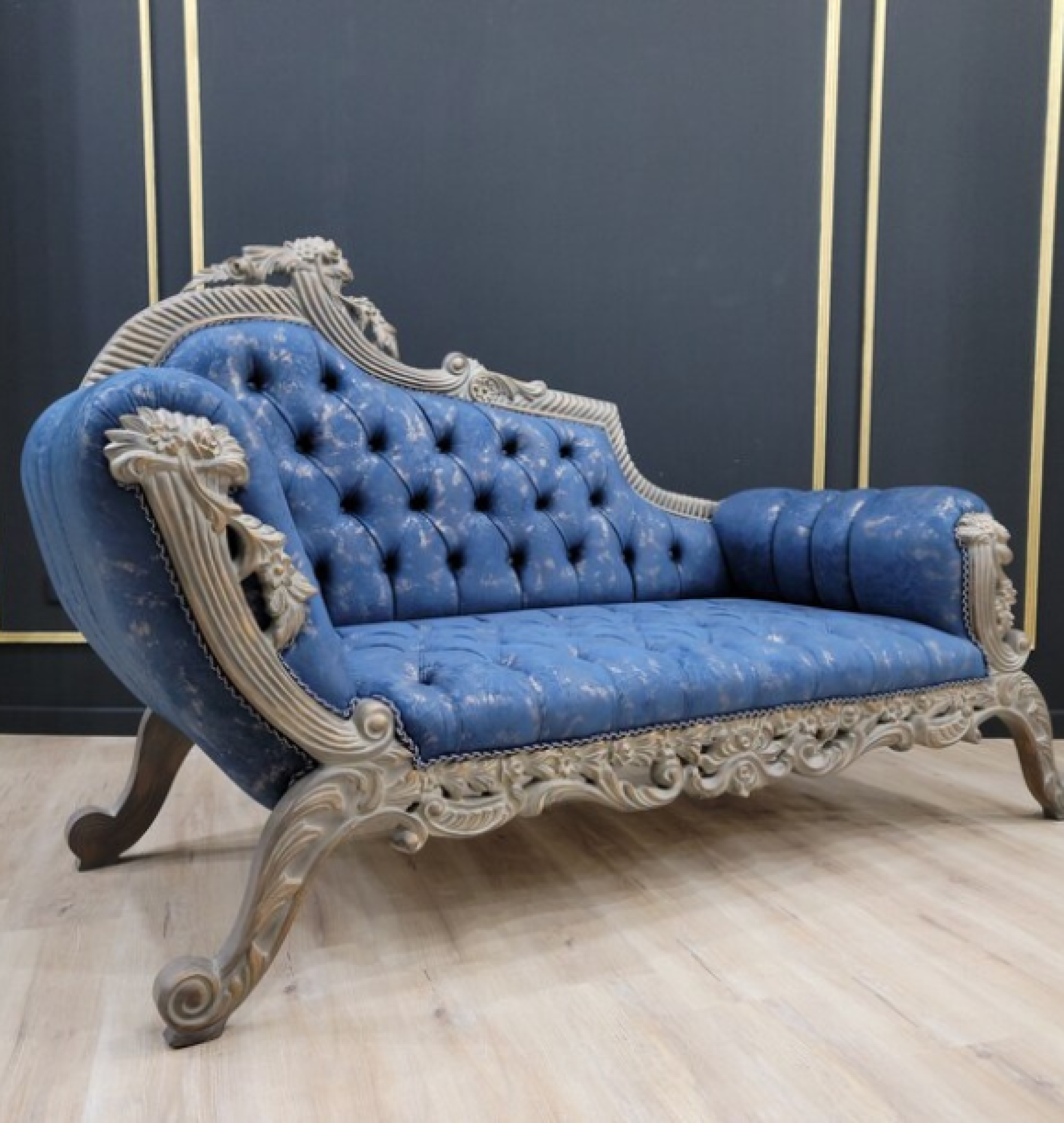 sapphire chaise