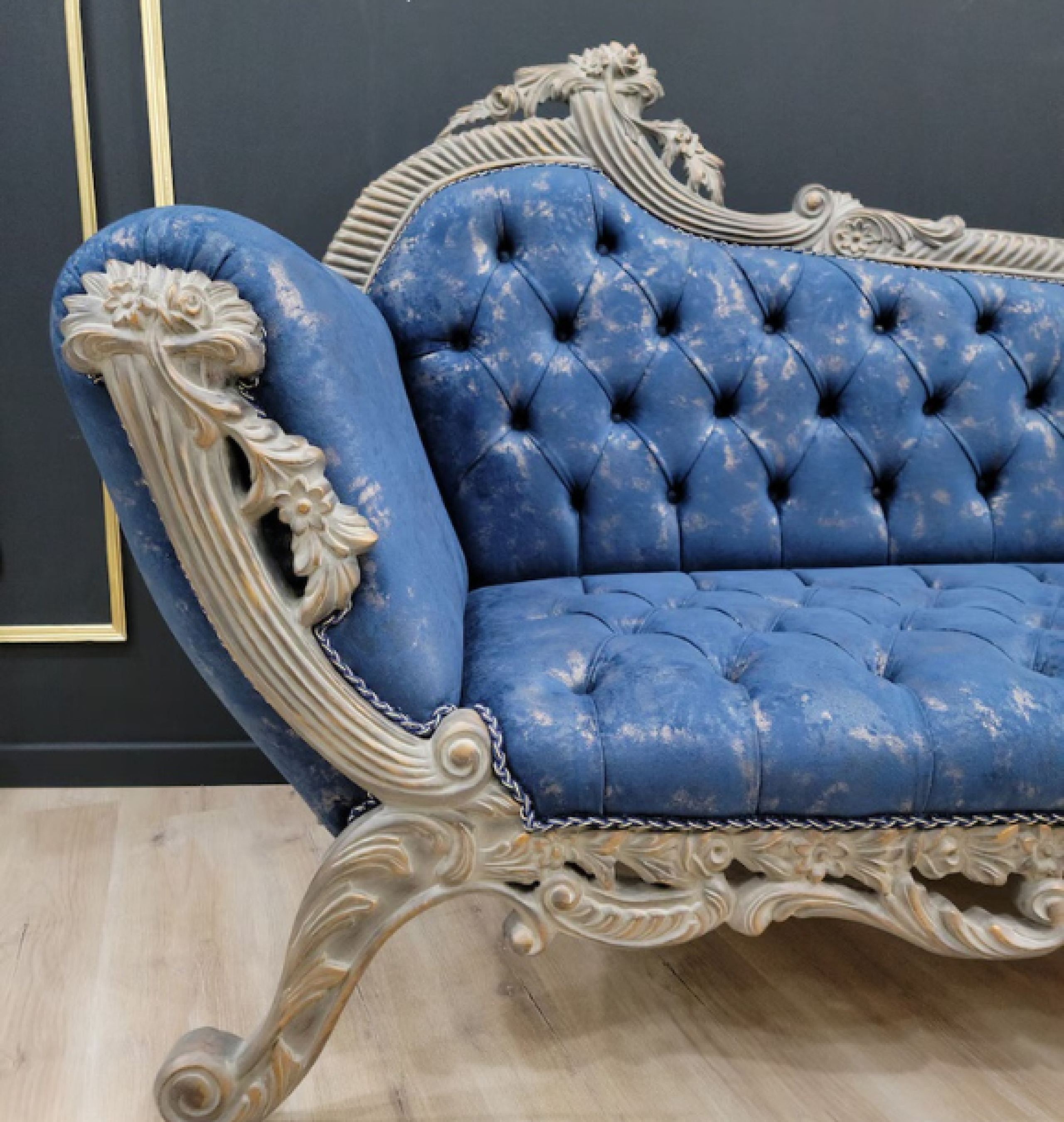 sapphire chaise