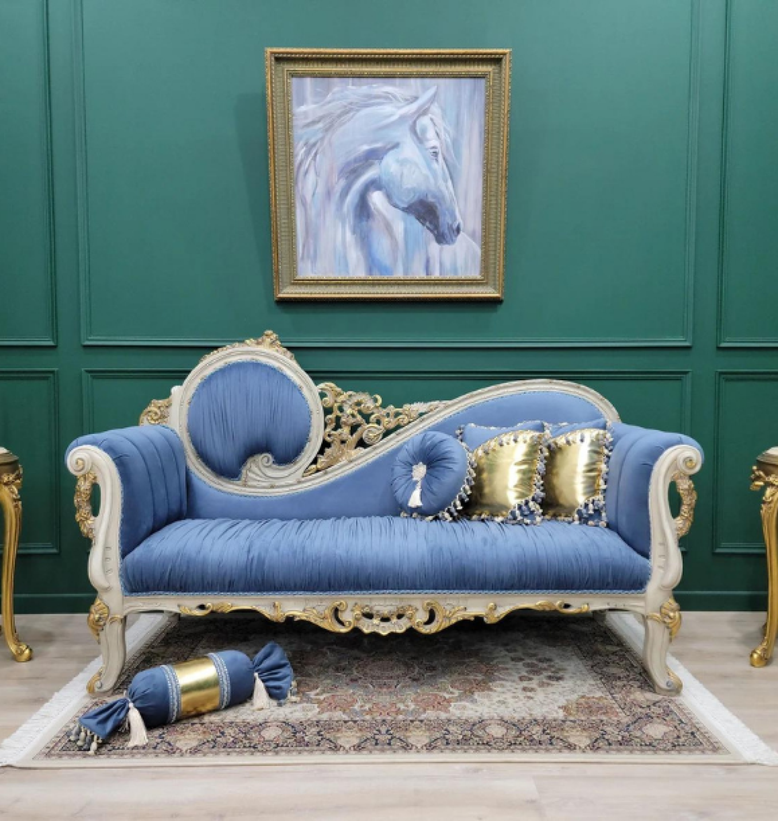 sapphire chaise