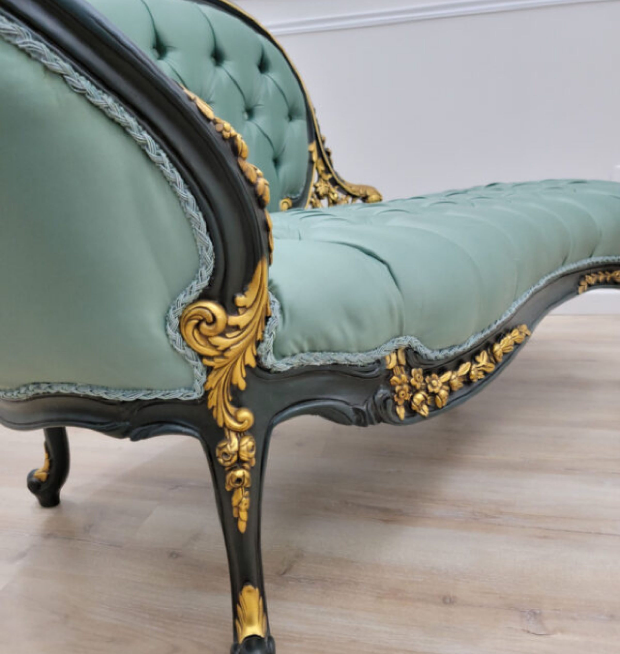 powder chaise