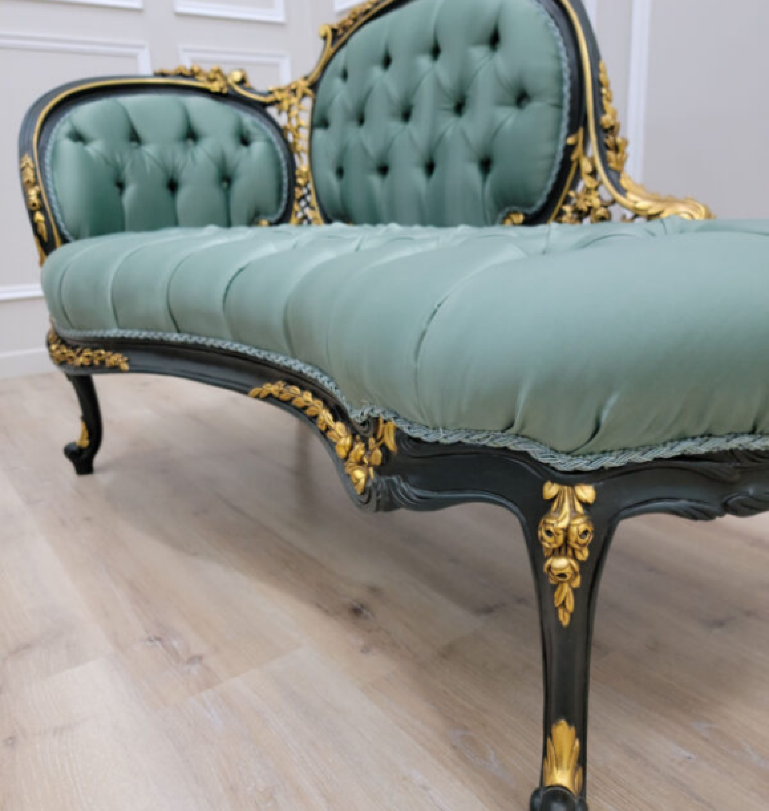 powder chaise