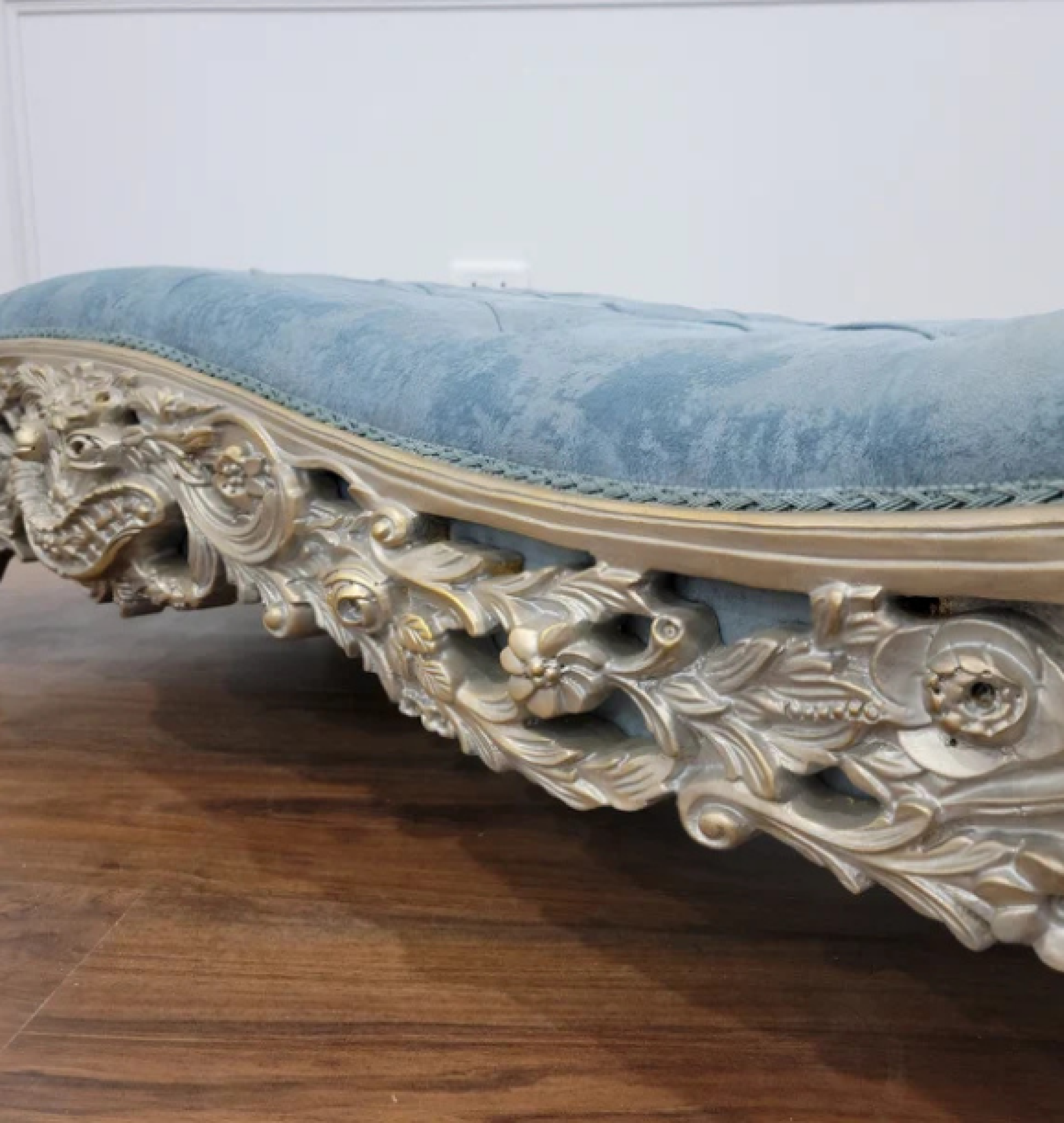 powder chaise