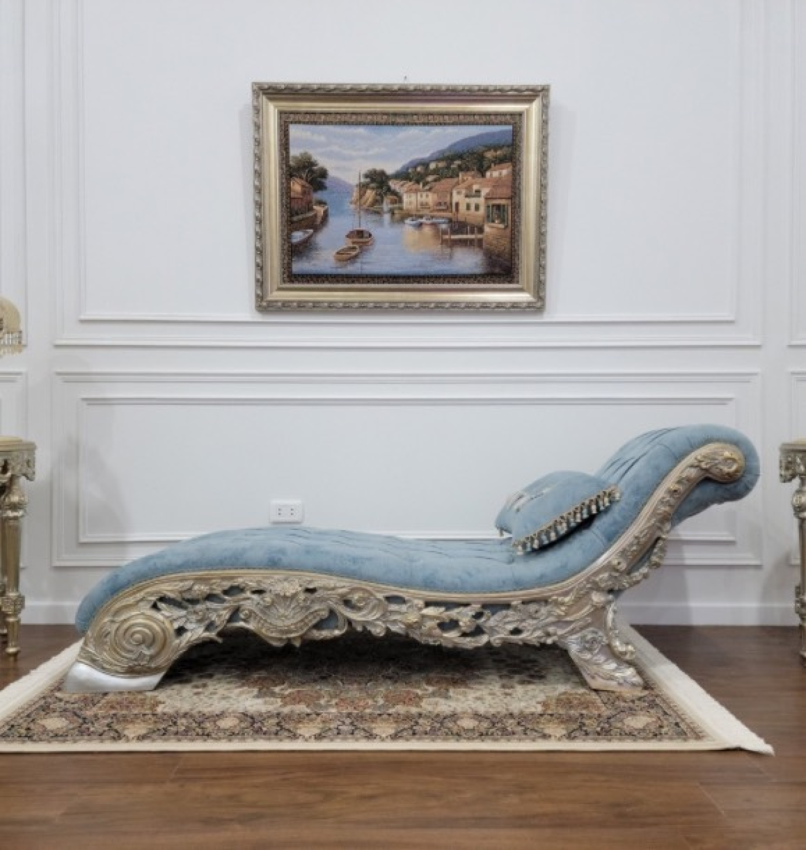 powder chaise