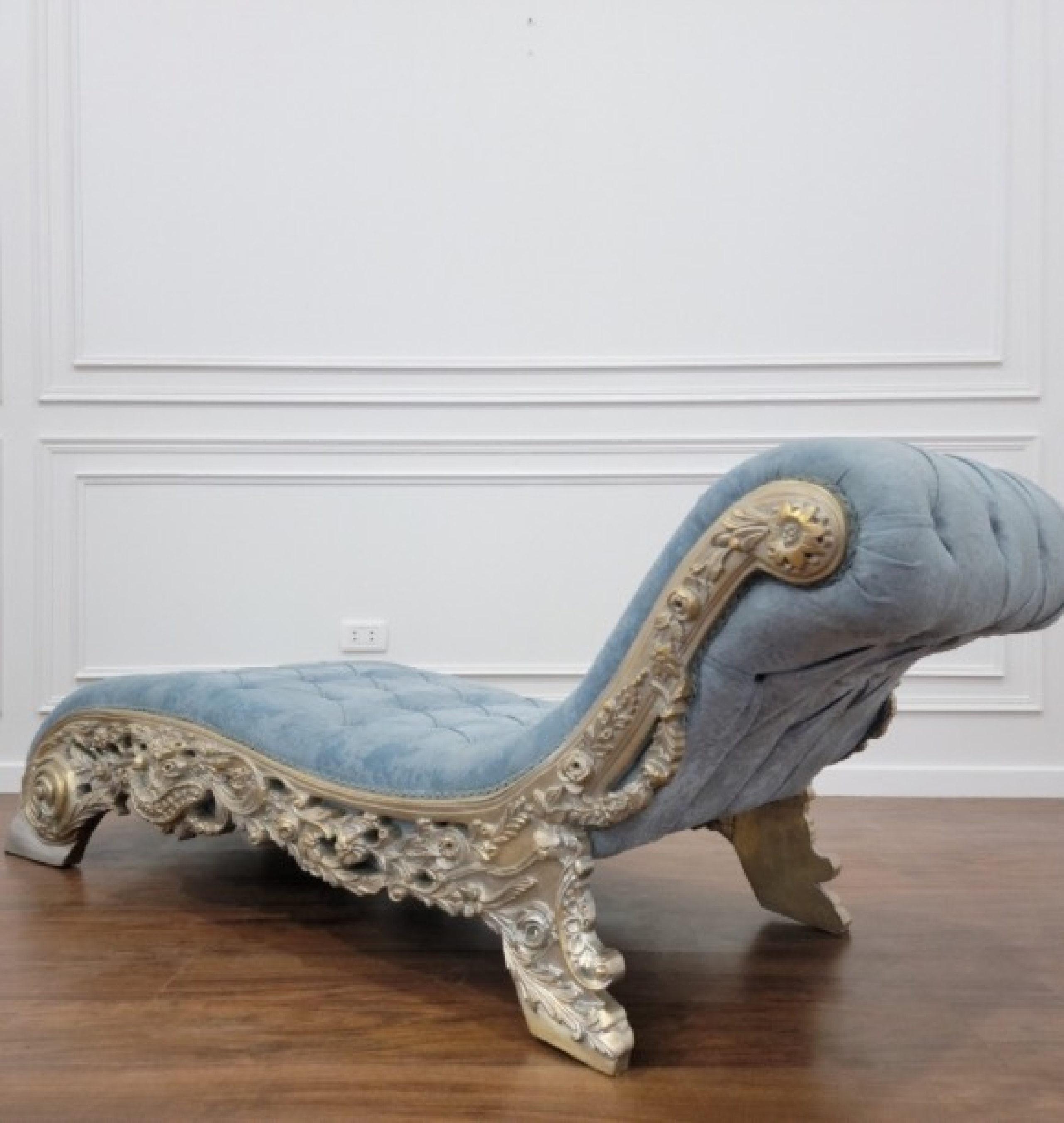 powder chaise