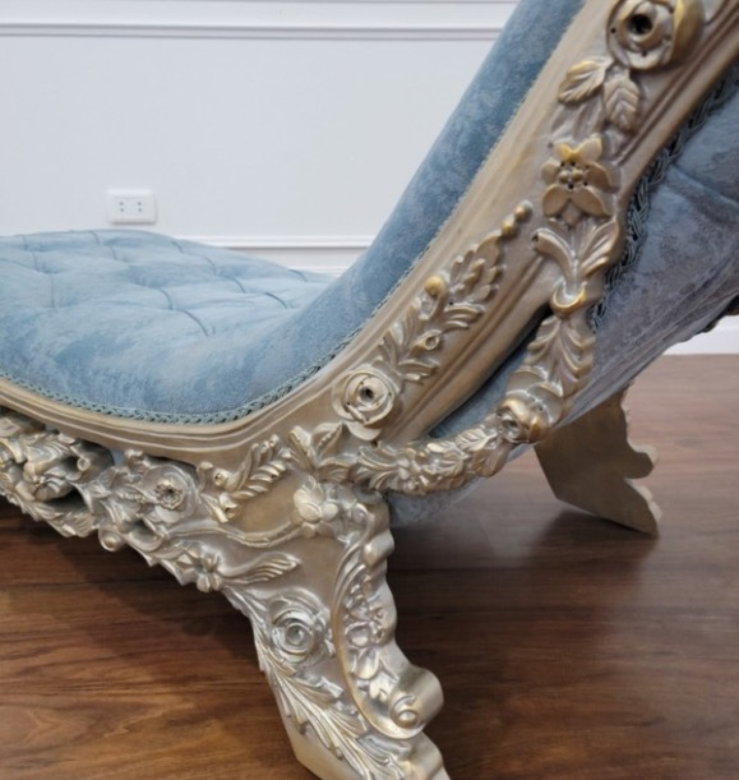powder chaise