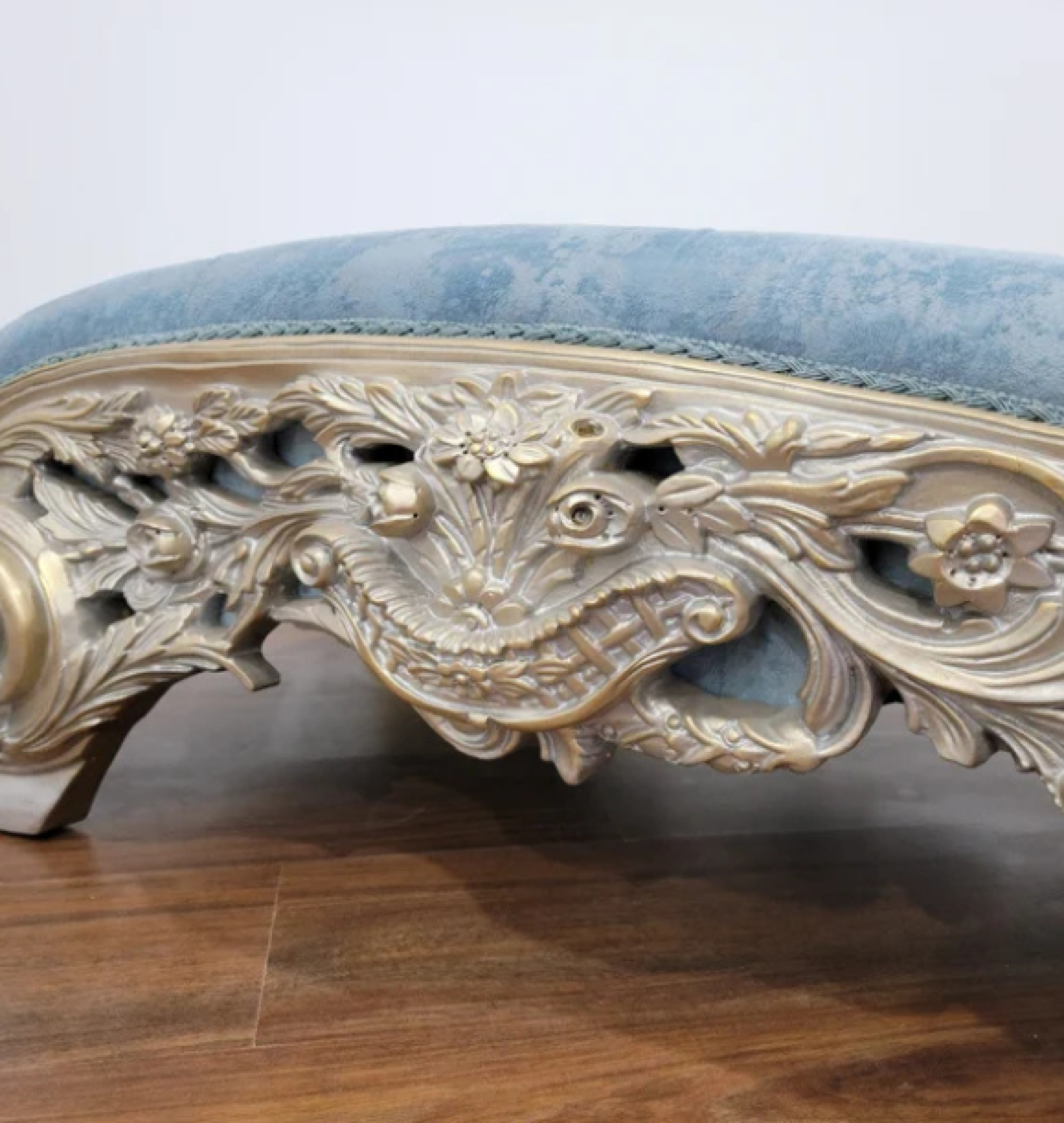 powder chaise