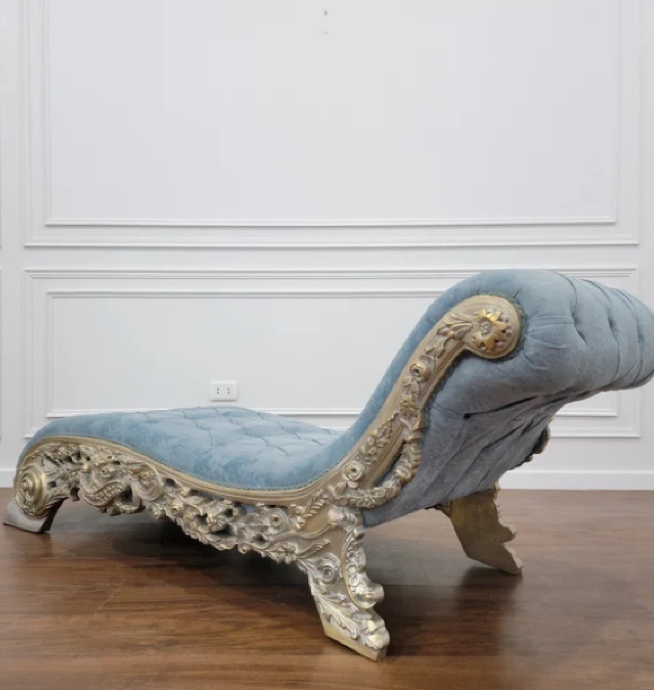 powder chaise