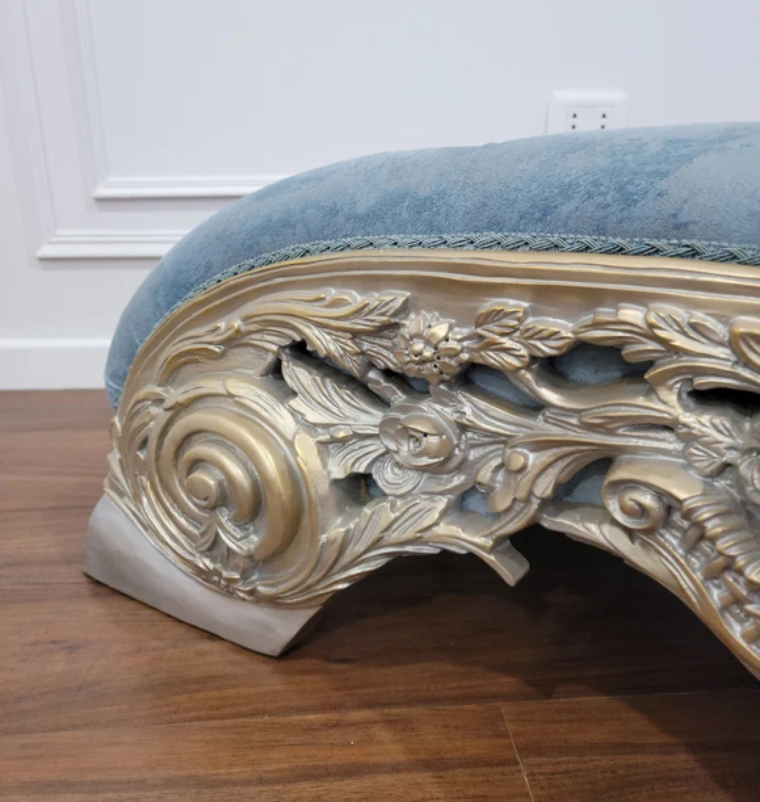 powder chaise